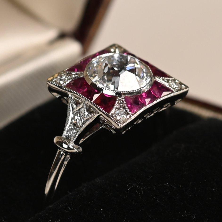 Donna Anello con diamante e rubino taglio europeo antico (GIA circa 1,20 carati), platino in vendita