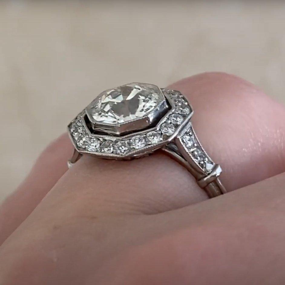 Anello aureola con taglio europeo antico (GIA circa 1,60 carati), purezza VS1, platino In condizioni ottime in vendita a New York, NY