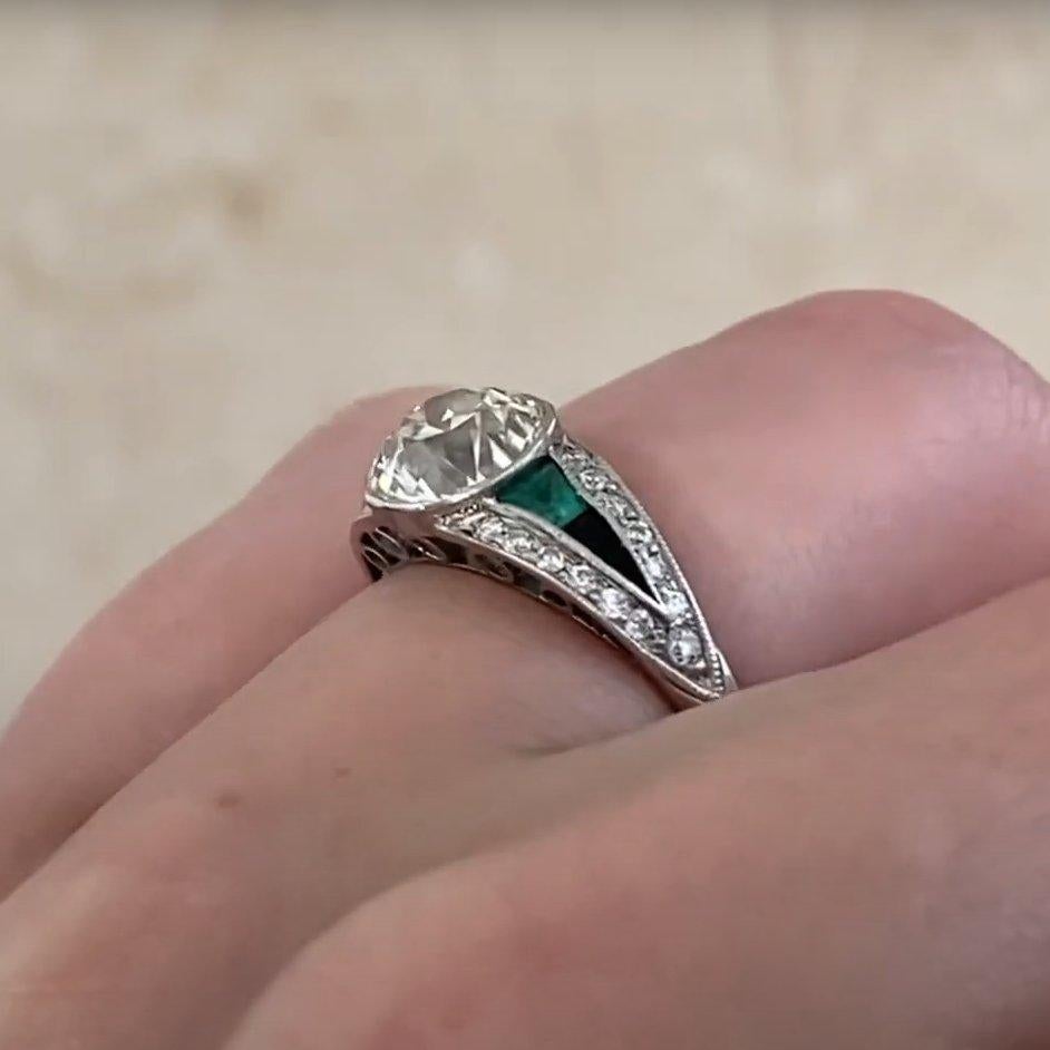 Donna Anello con diamante europeo antico (circa 1,70 carati), smeraldo e onice a grappolo in vendita