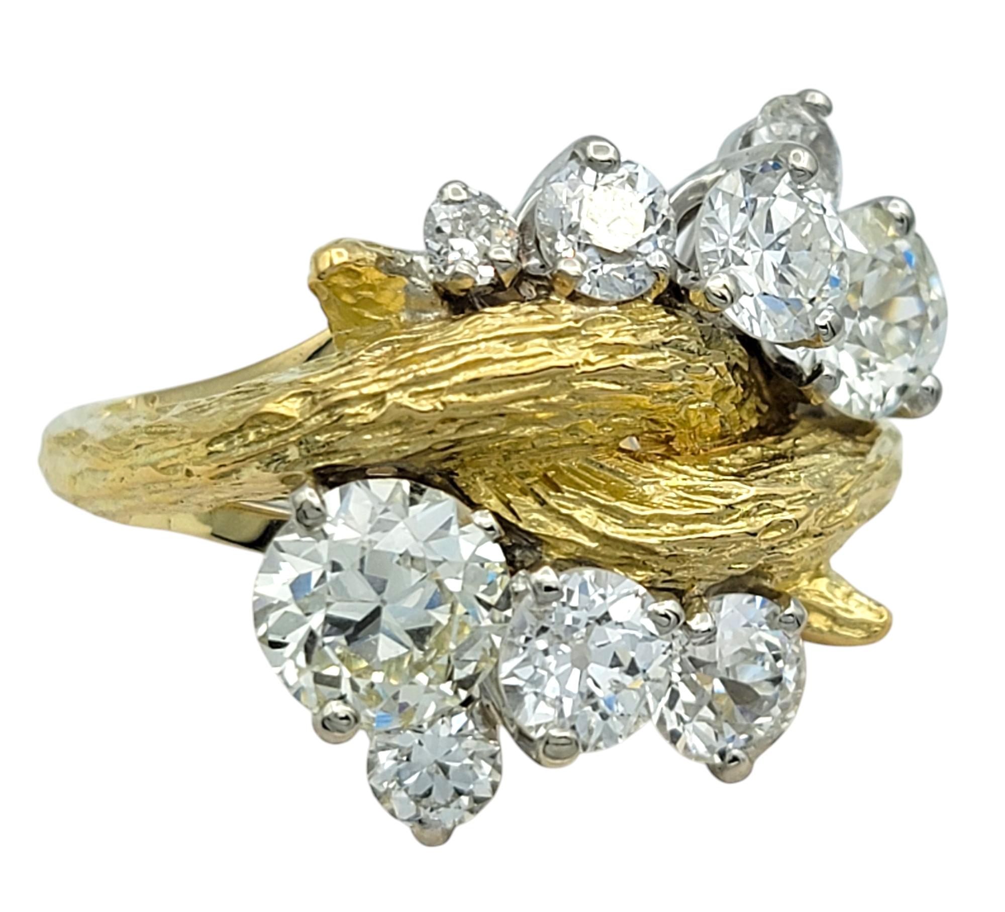 Taglio antico europeo Anello da cocktail Faux Boi con cluster di diamanti europei antichi in oro 18 carati testurizzato in vendita