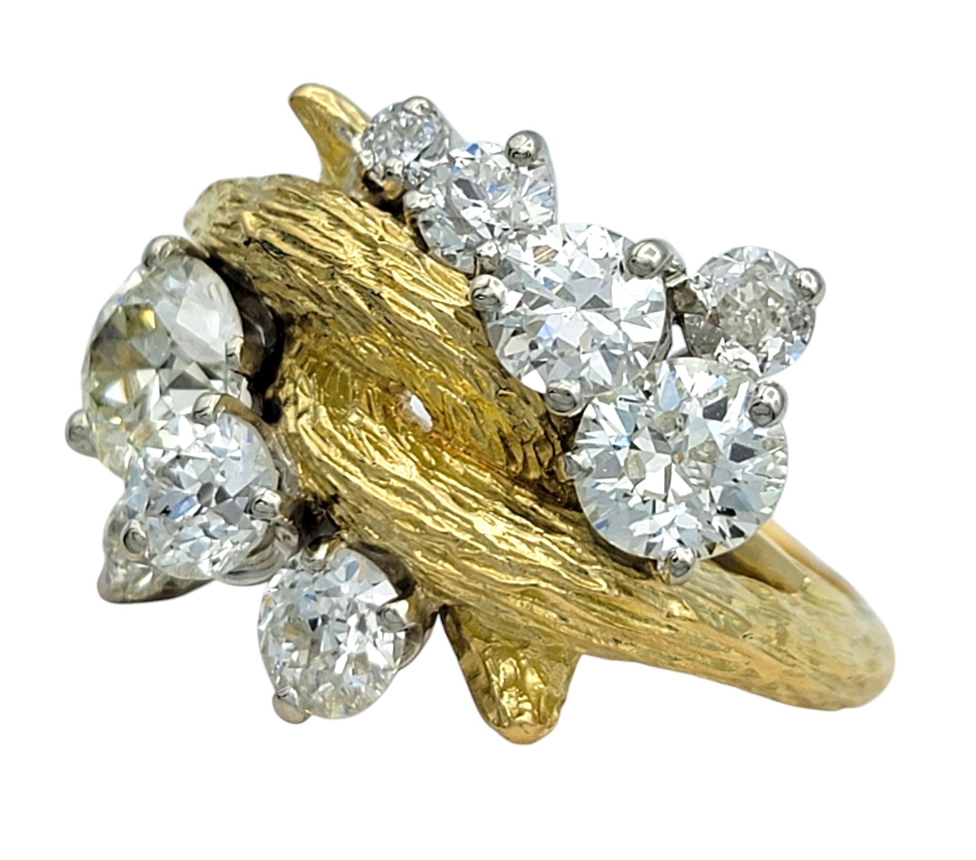 Anello da cocktail Faux Boi con cluster di diamanti europei antichi in oro 18 carati testurizzato in vendita 1