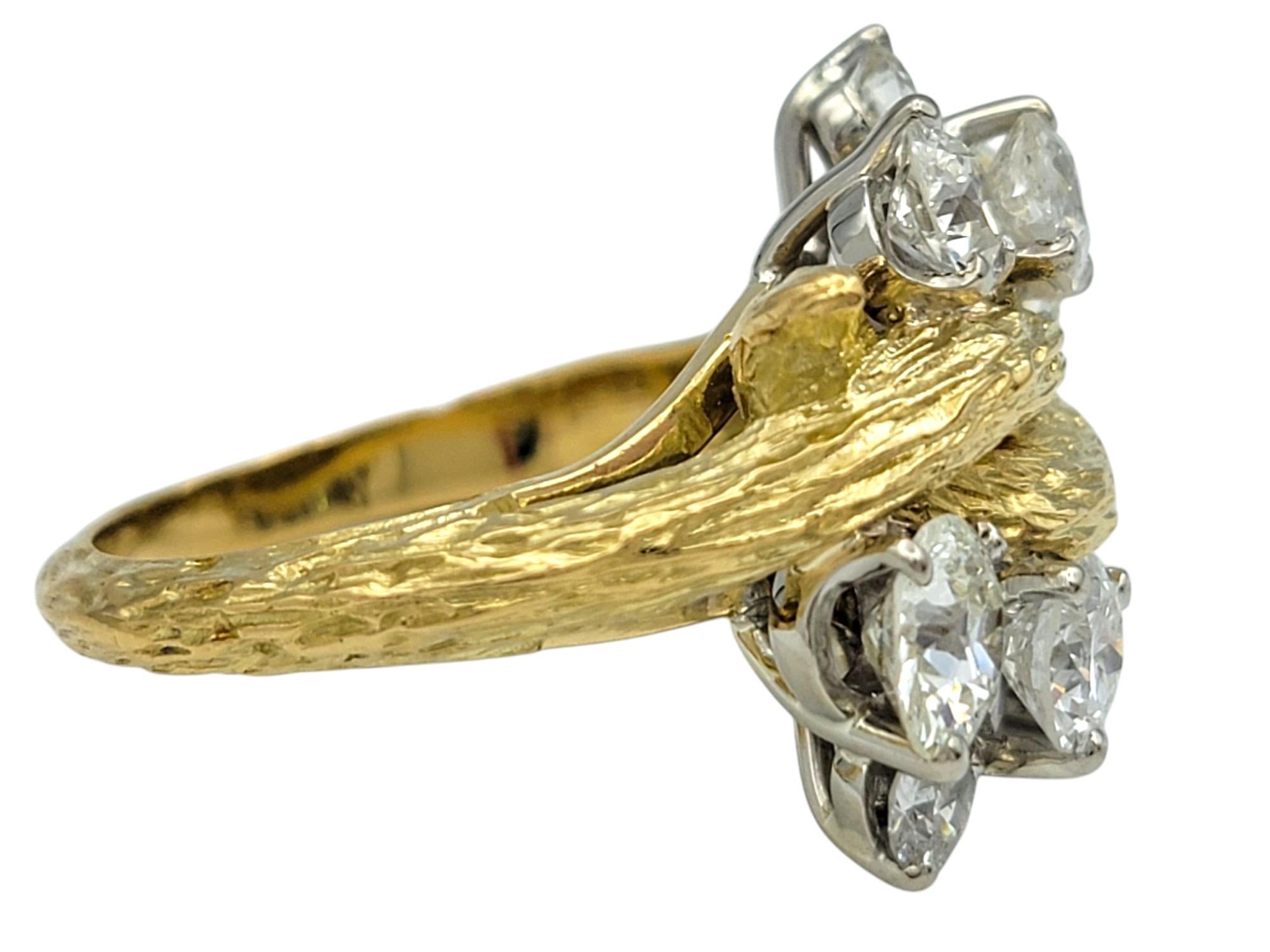 Anello da cocktail Faux Boi con cluster di diamanti europei antichi in oro 18 carati testurizzato in vendita 2