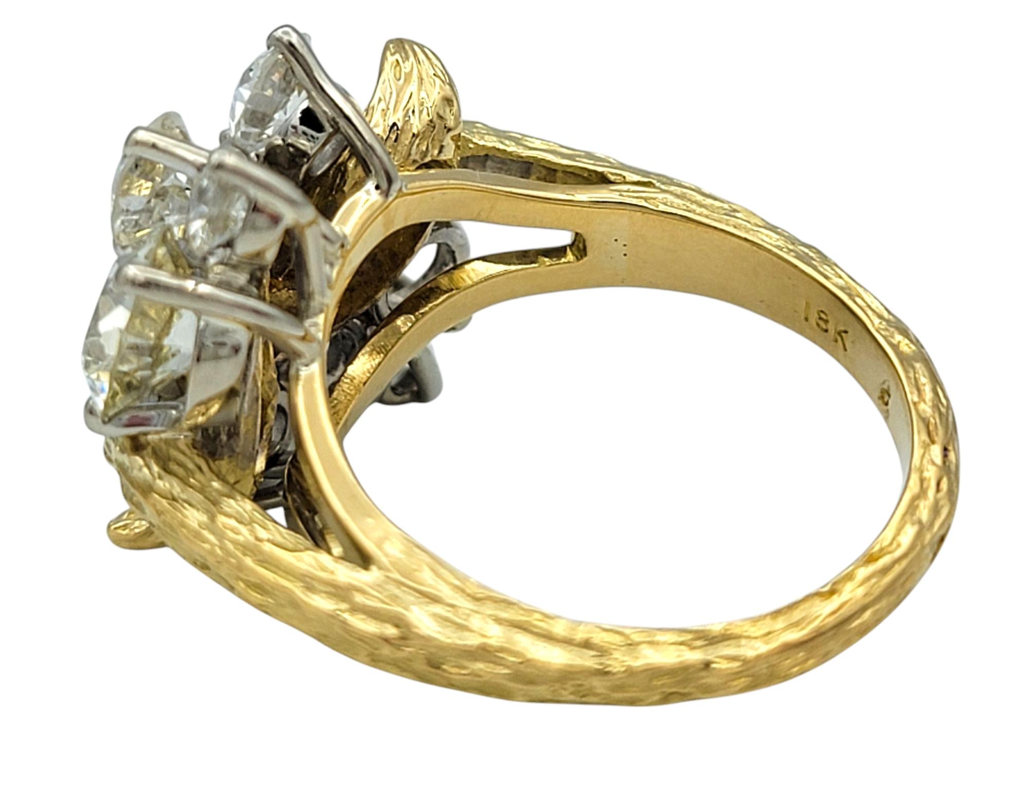 Anello da cocktail Faux Boi con cluster di diamanti europei antichi in oro 18 carati testurizzato in vendita 3