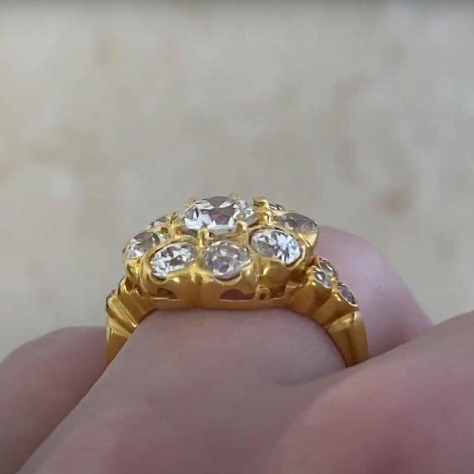 Anello con cluster di diamanti Old European (circa 0,90 carati), oro giallo 18 carati In condizioni ottime in vendita a New York, NY