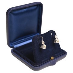 Boucles d'oreilles à levier en platine avec diamants de taille européenne ancienne (environ 1,80 carat)