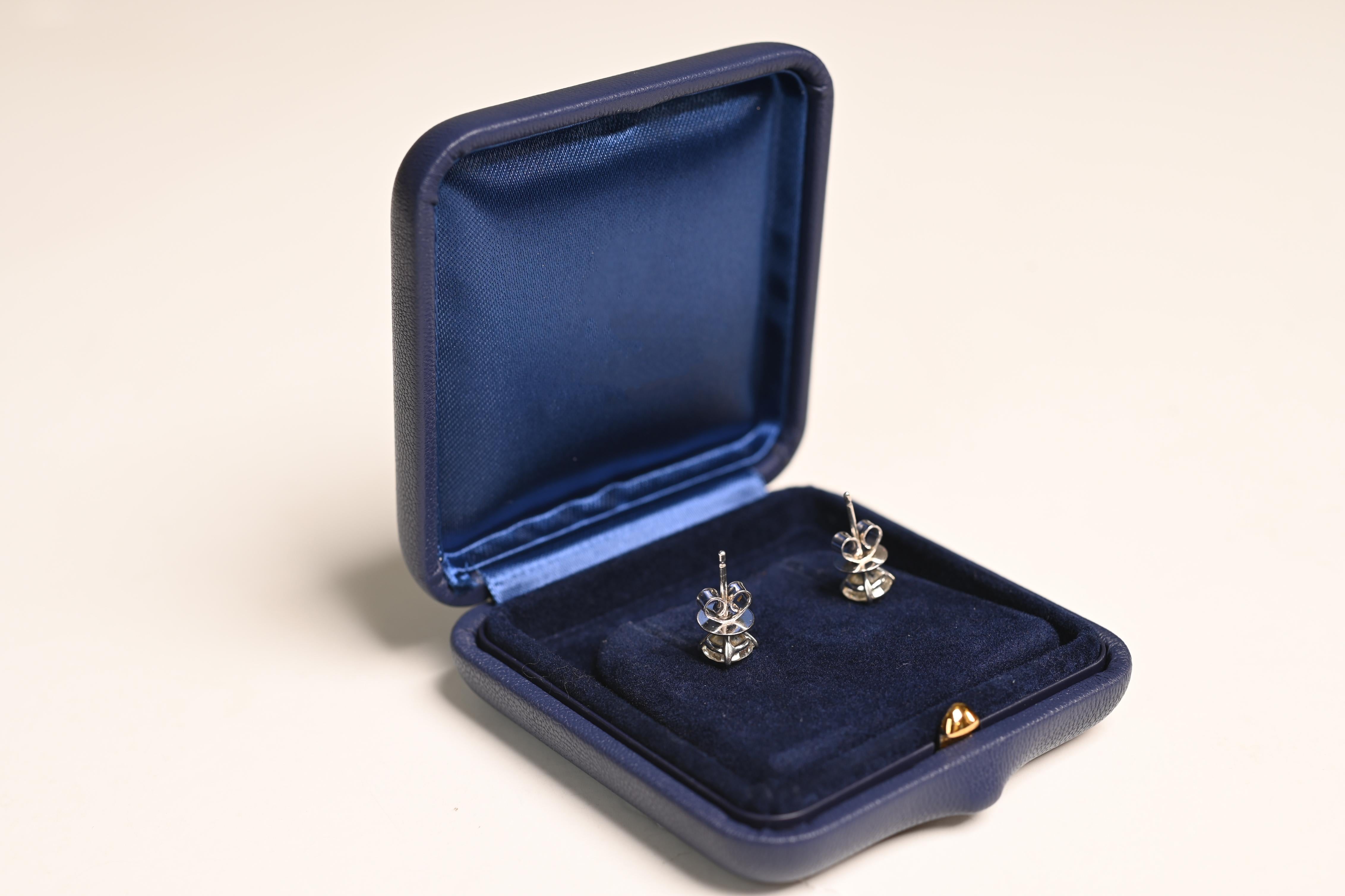 Taglio antico europeo Orecchini con diamanti europei antichi (circa 2,50 carati), platino in vendita