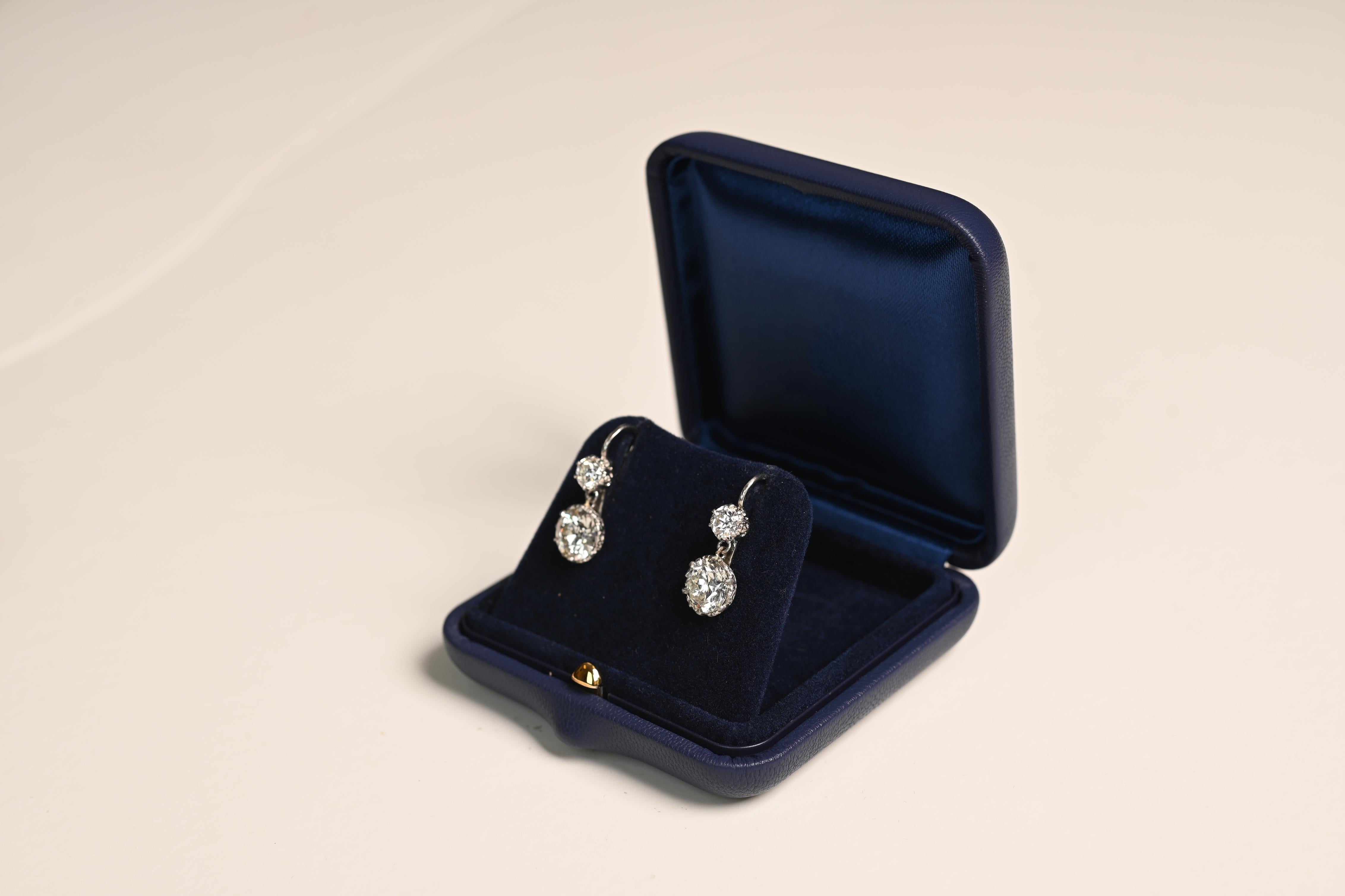 Edoardiano Orecchini Edwardiani con Diamante Vecchio Europeo (circa 4,40 Carati), Platino in vendita