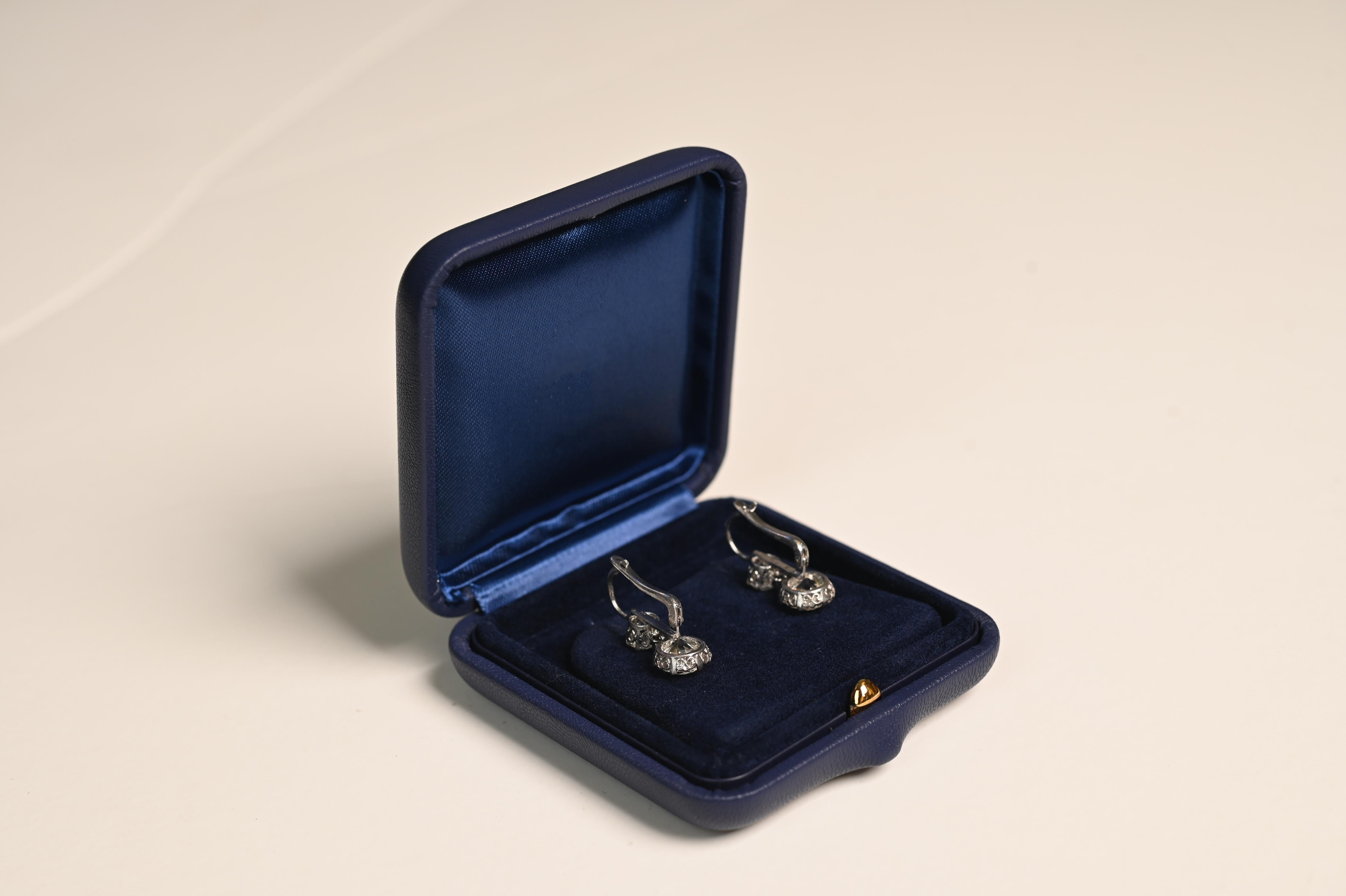 Taglio antico europeo Orecchini Edwardiani con Diamante Vecchio Europeo (circa 4,40 Carati), Platino in vendita