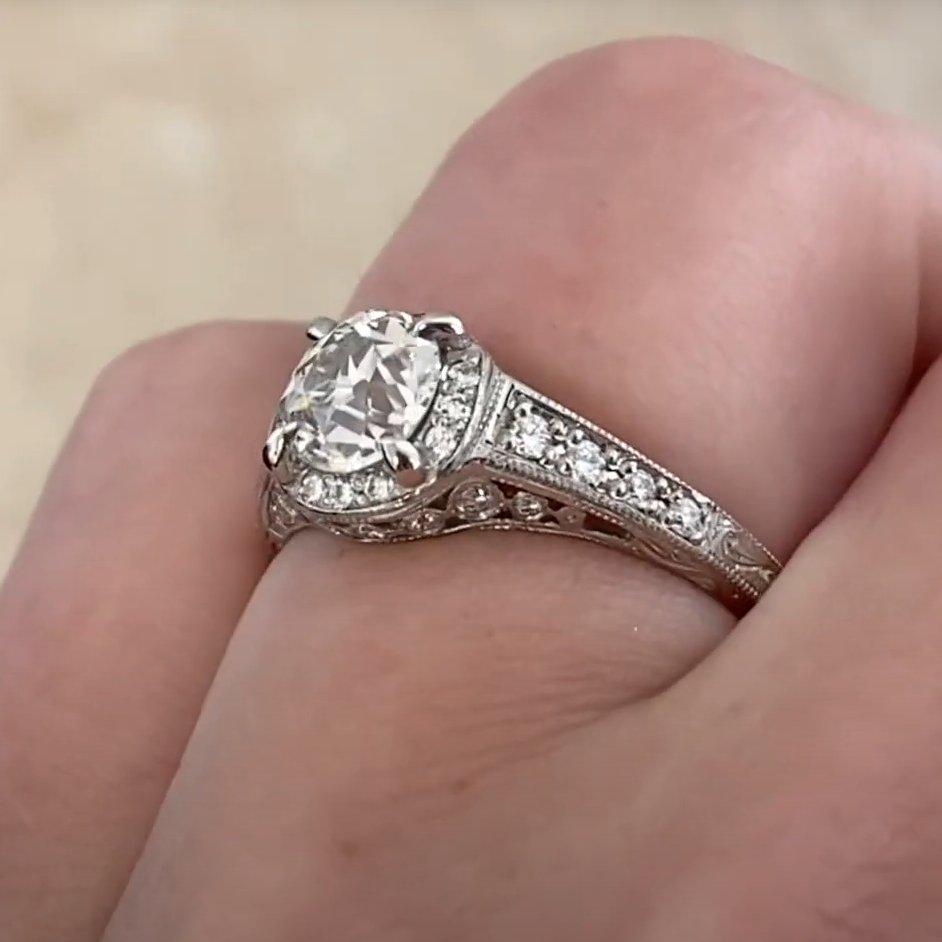 Bague de fiançailles en platine avec diamant européen ancien (environ 0.90 carats) Excellent état - En vente à New York, NY