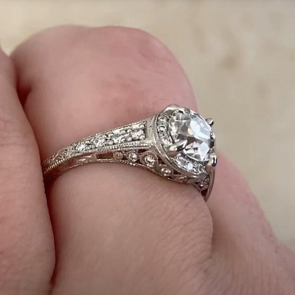 Art déco Bague de fiançailles en platine avec diamant européen ancien (environ 0.90 carats) en vente
