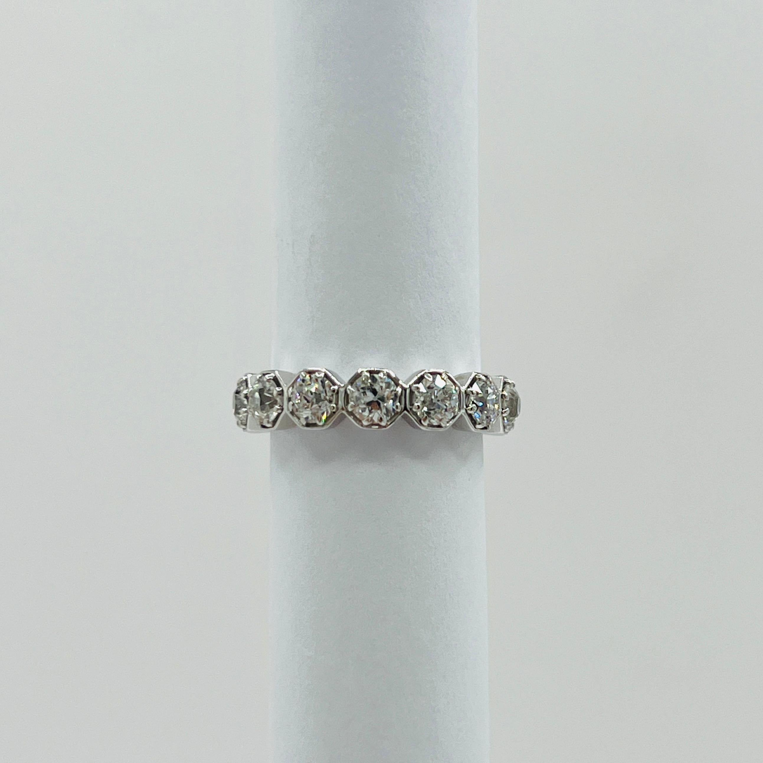 Old European Diamond Eternity Band Ring in Platinum In condizioni Nuovo in vendita a Los Angeles, CA