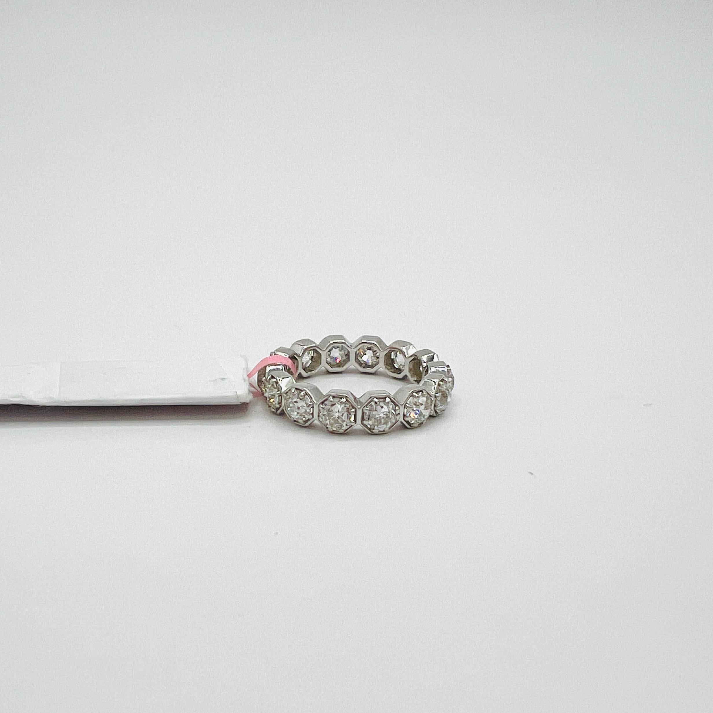 Old European Diamond Eternity Band Ring in Platinum in vendita 1