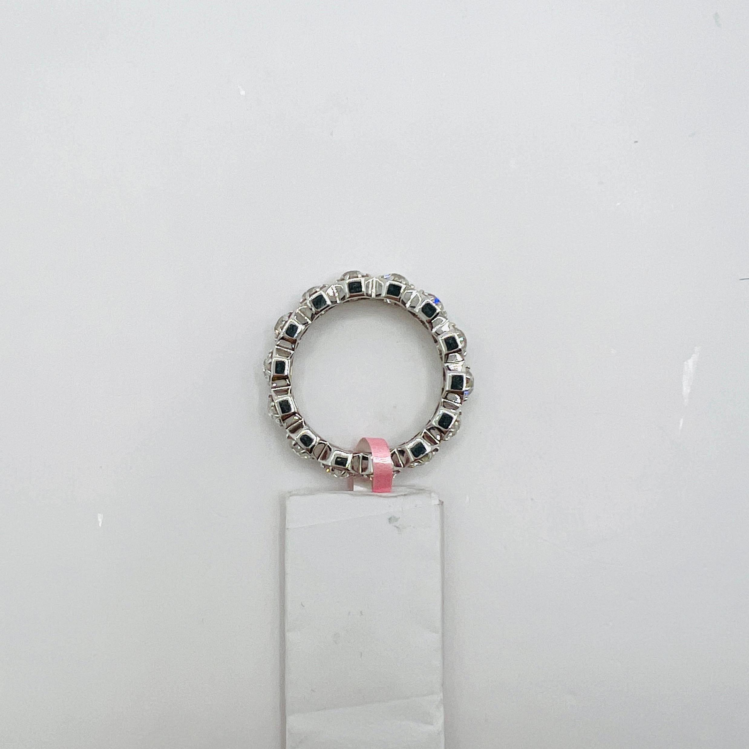 Old European Diamond Eternity Band Ring in Platinum in vendita 2