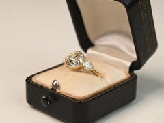 Anello di fidanzamento a tre pietre in platino con diamante europeo antico (GIA circa 2,10ct)