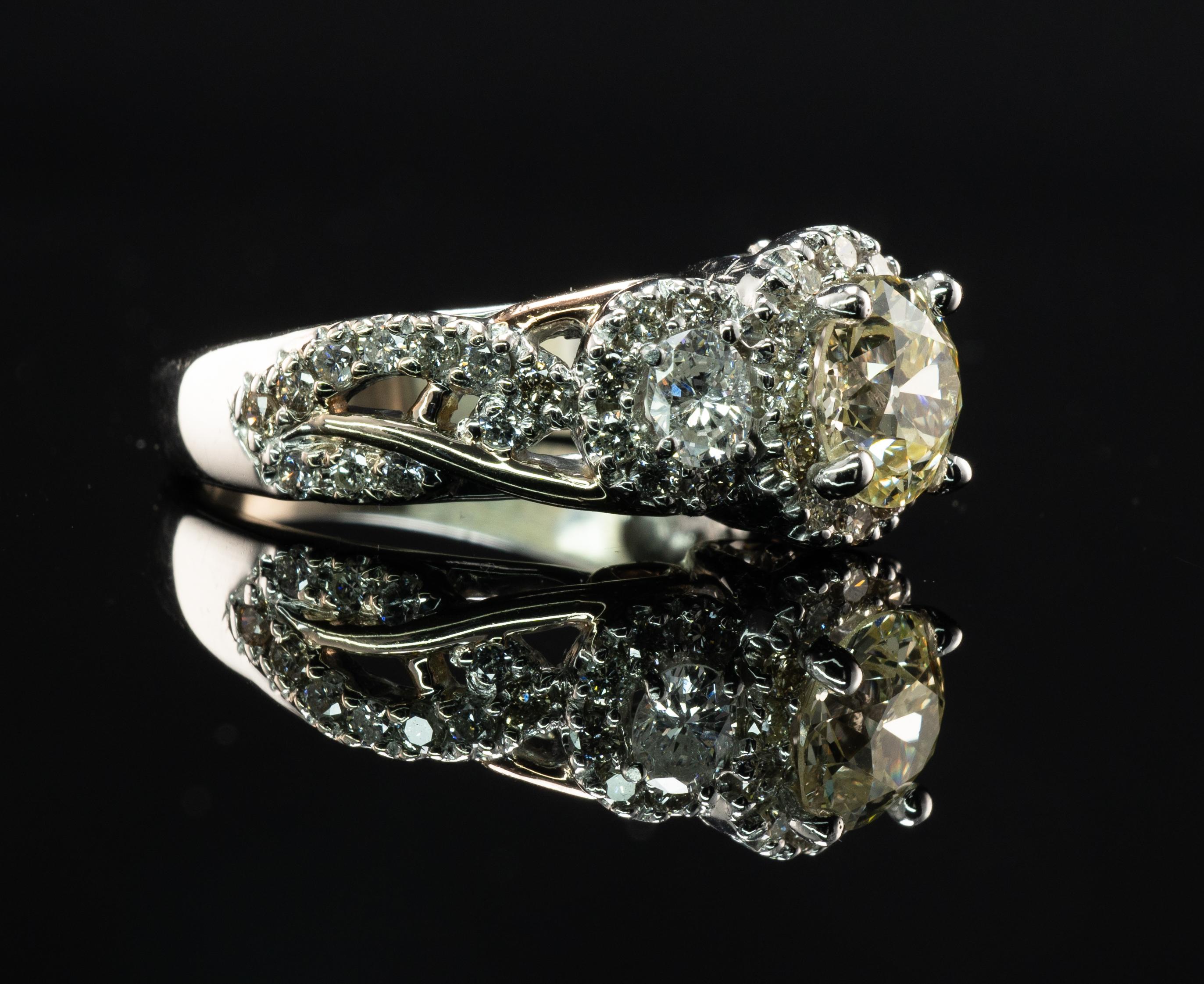 Bague de diamant européen 2.14 TDW 14K White Gold Engagement Wedding Vintage en vente 3