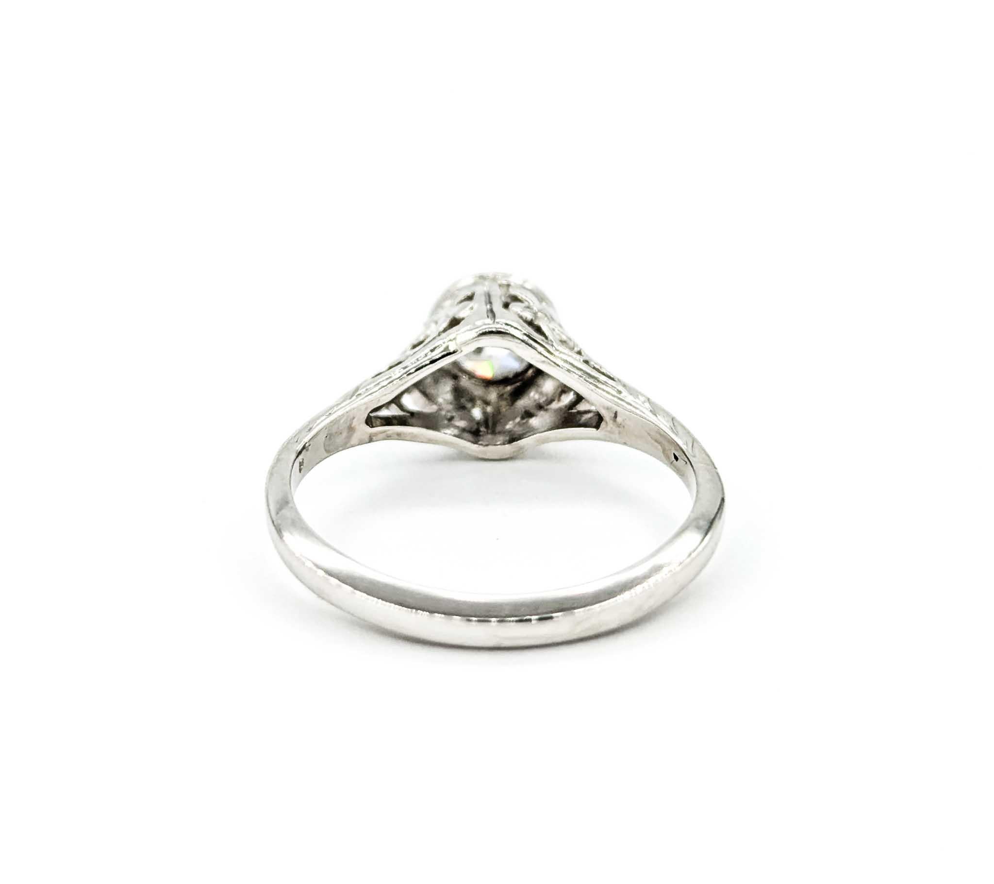 Bague européenne ancienne en or blanc 14 carats en vente 1