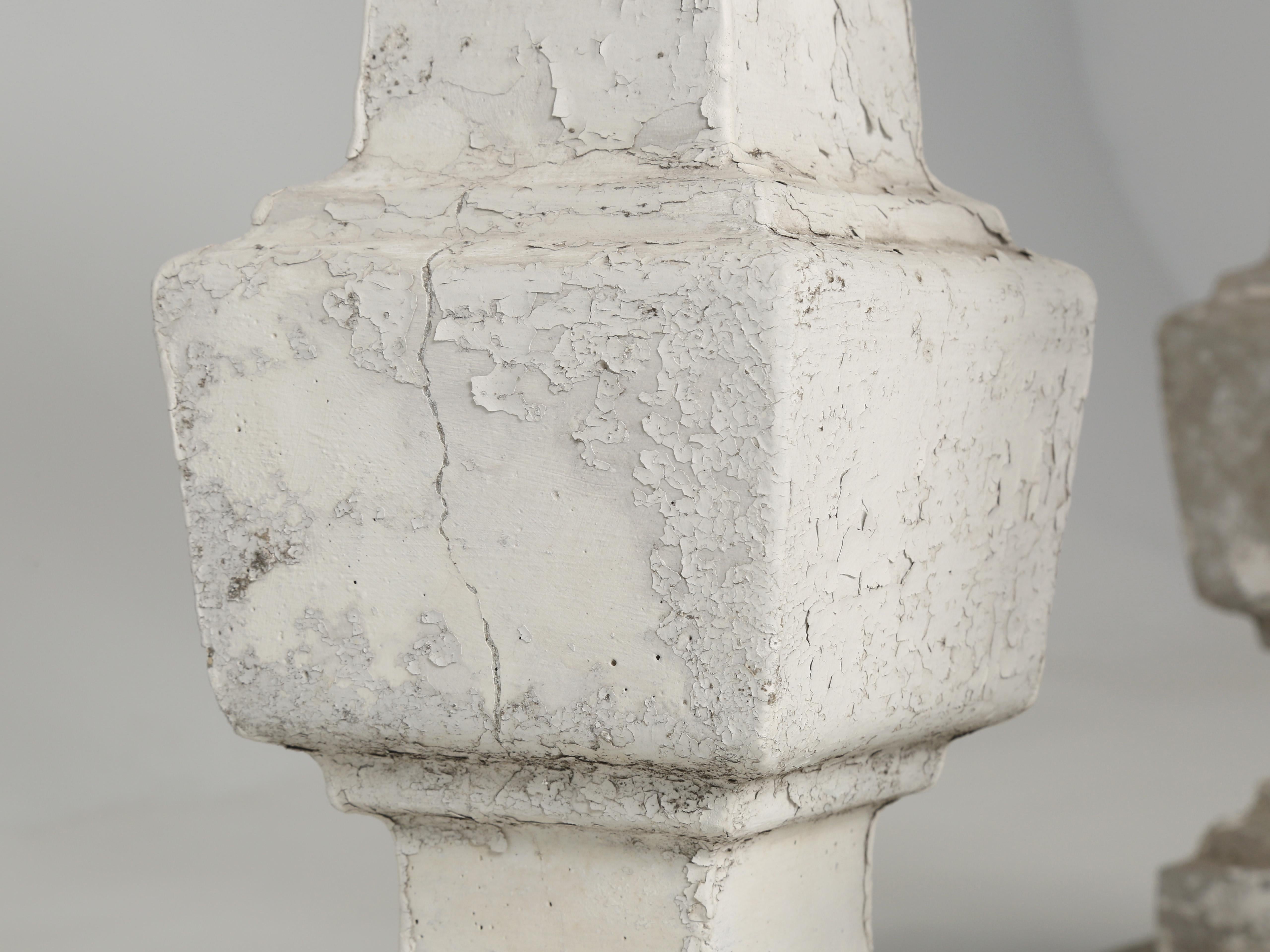 Old European Fluted Concrete-Tisch für den Außen- oder Innenbereich auf vier Säulensockeln  im Angebot 6