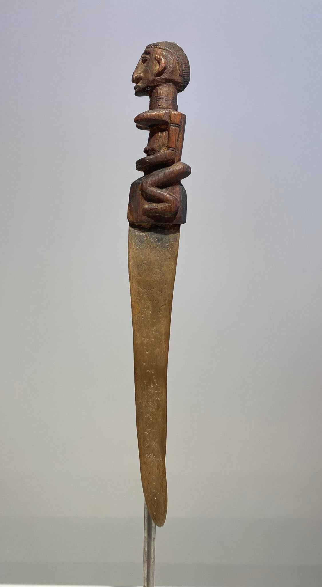 Old Exceptional Rare Knife From The Dogon Tribe Mali Bandiagara African Art 19th In Good Condition For Sale In Leuven, BE