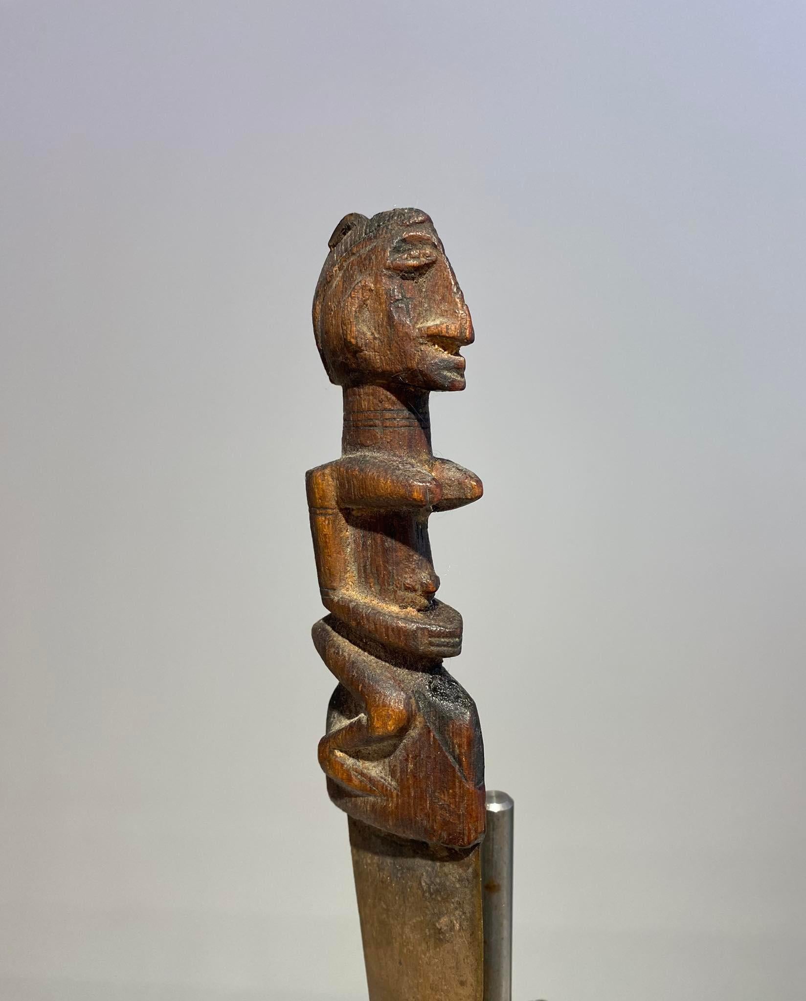Wood Old Exceptional Rare Knife From The Dogon Tribe Mali Bandiagara African Art 19th For Sale