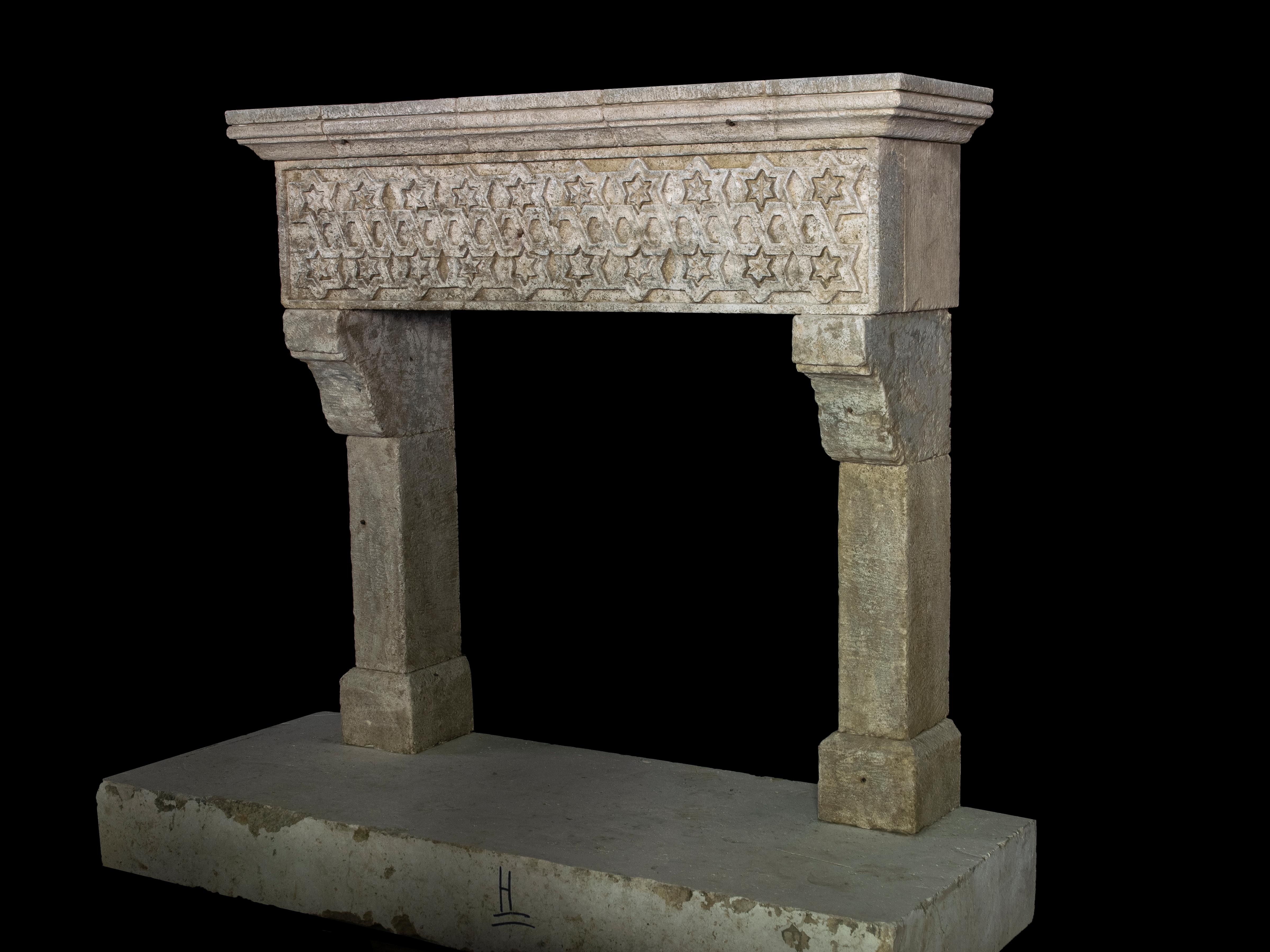 Repisa de chimenea antigua - Chimenea antigua - Repisa de chimenea antigua de piedra caliza Italiano en venta