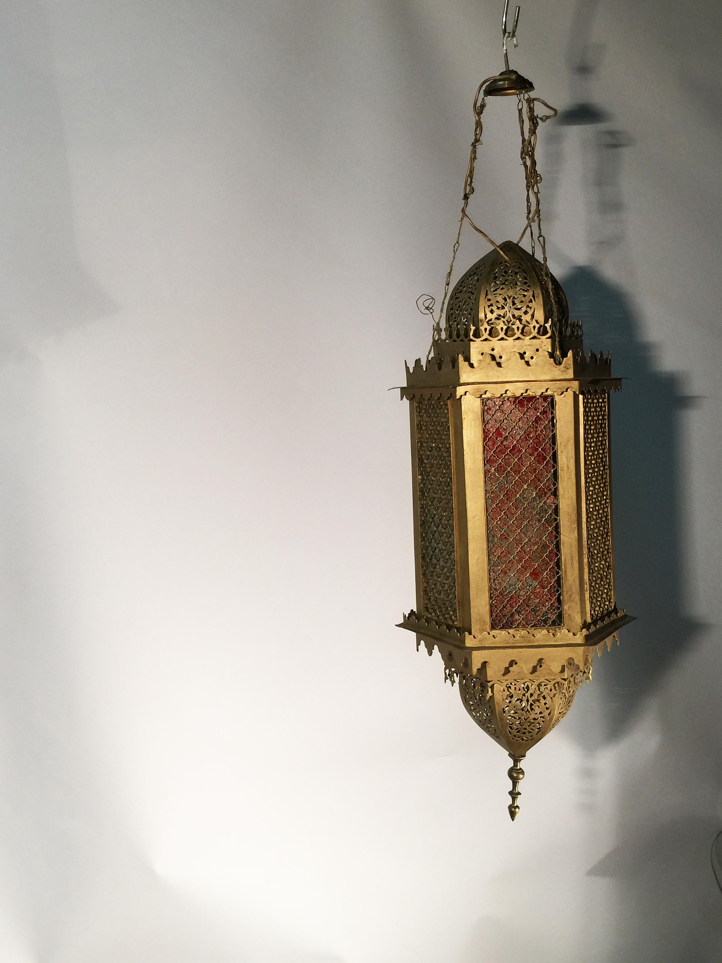 Alte flämische Laterne aus Messing, von maurischen Motiven inspiriert, 19. Jahrhundert (Europäisch) im Angebot