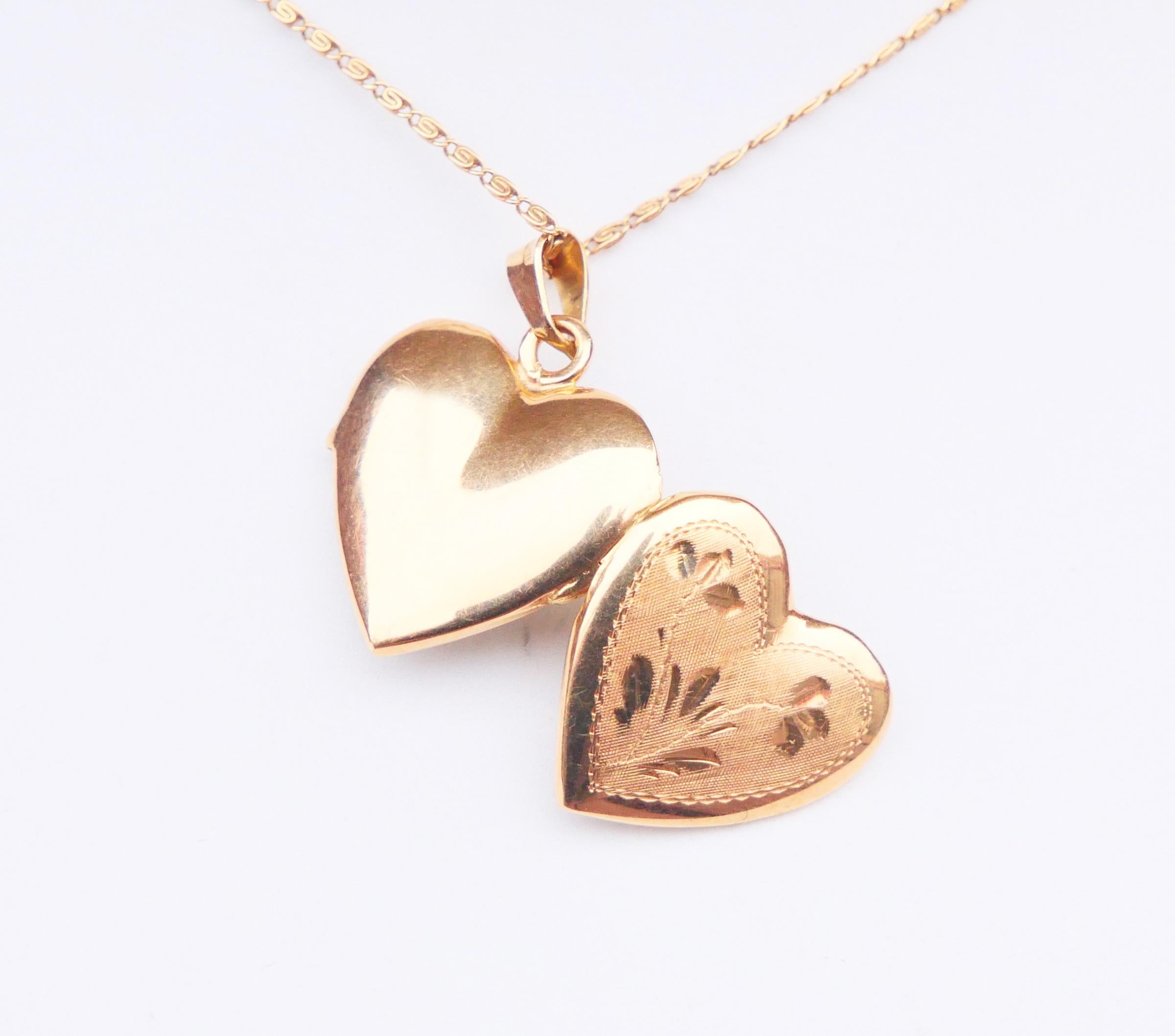 Women's Old Floral Heart Picture Locket Pendant solid 18K Yellow Gold / 4.2 gr For Sale