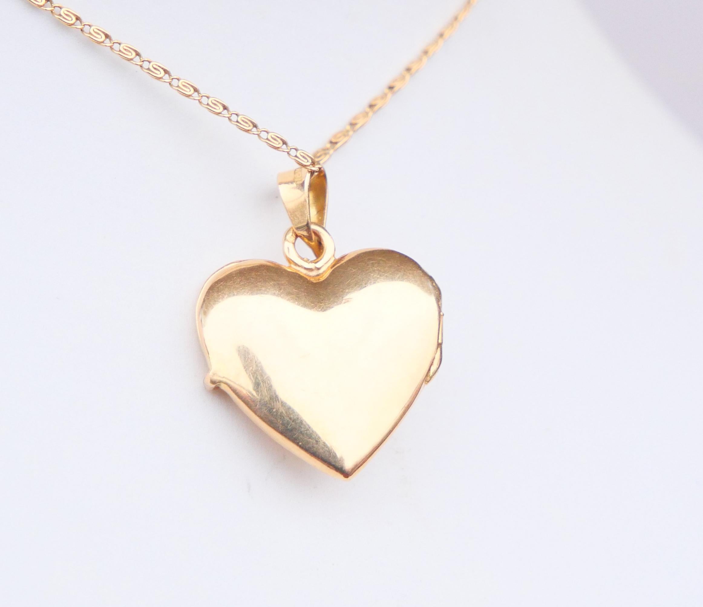Old Floral Heart Picture Locket Pendant solid 18K Yellow Gold / 4.2 gr For Sale 2