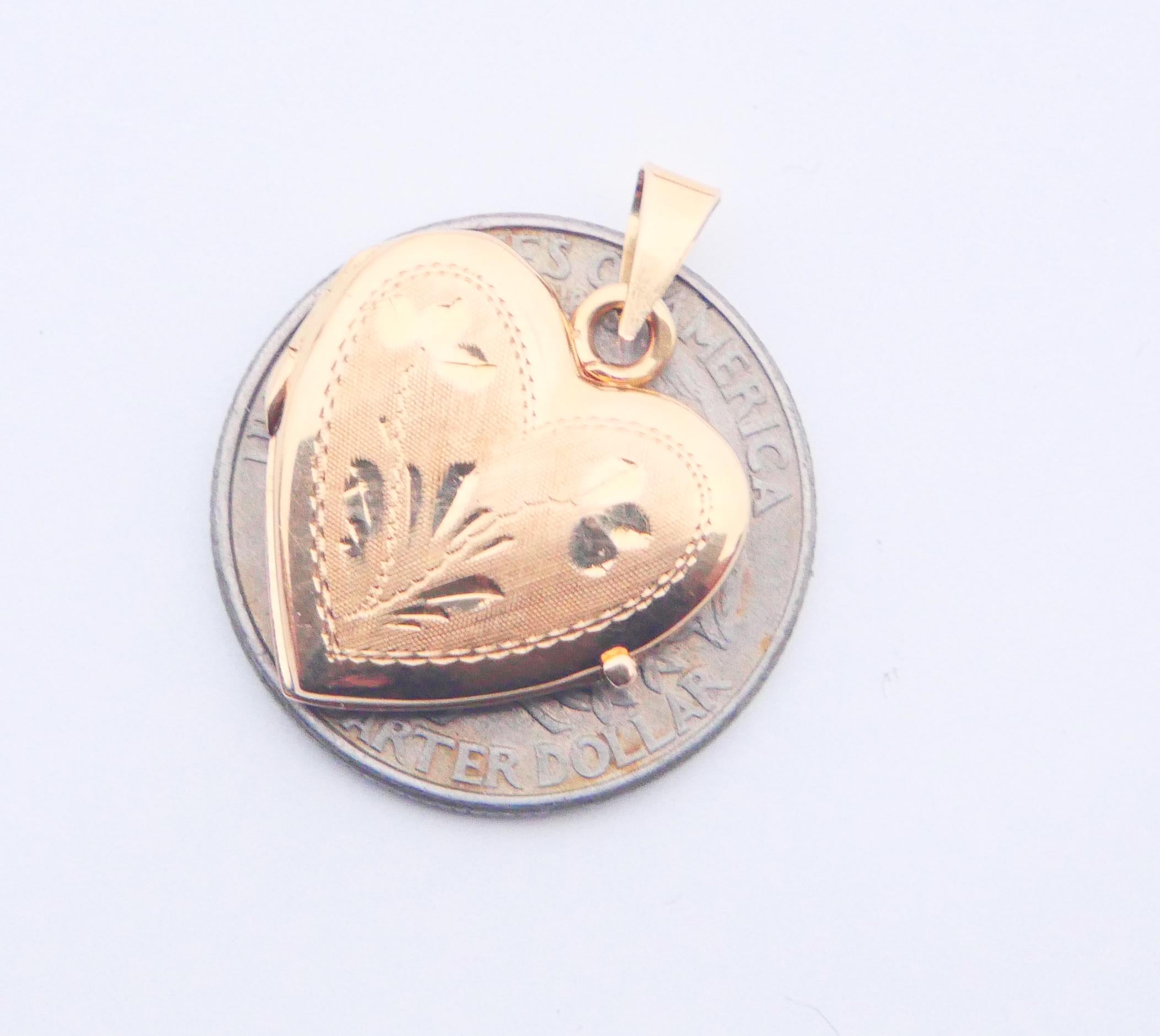 Old Floral Heart Picture Locket Pendant solid 18K Yellow Gold / 4.2 gr For Sale 4