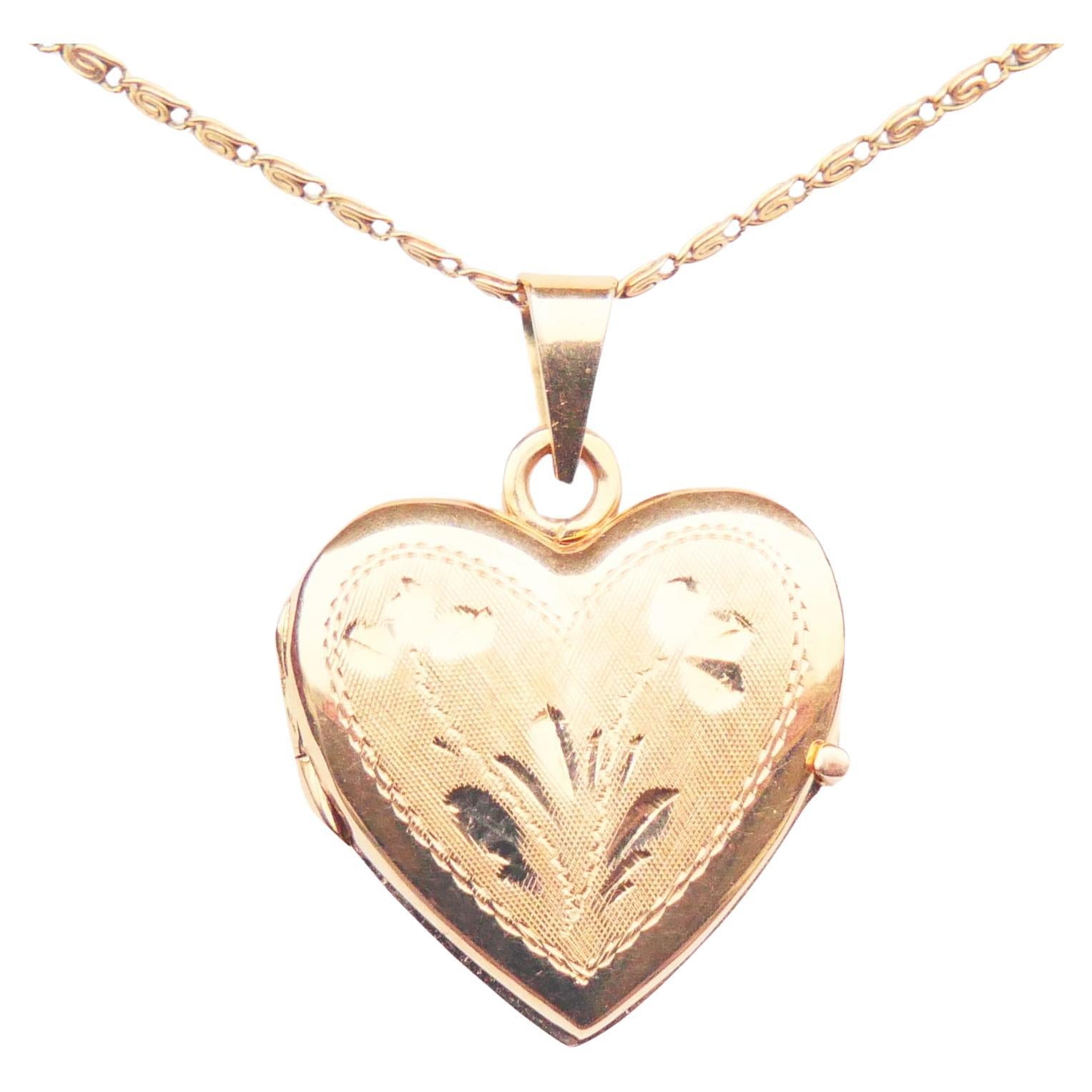 Old Floral Heart Picture Locket Pendant solid 18K Yellow Gold / 4.2 gr For Sale