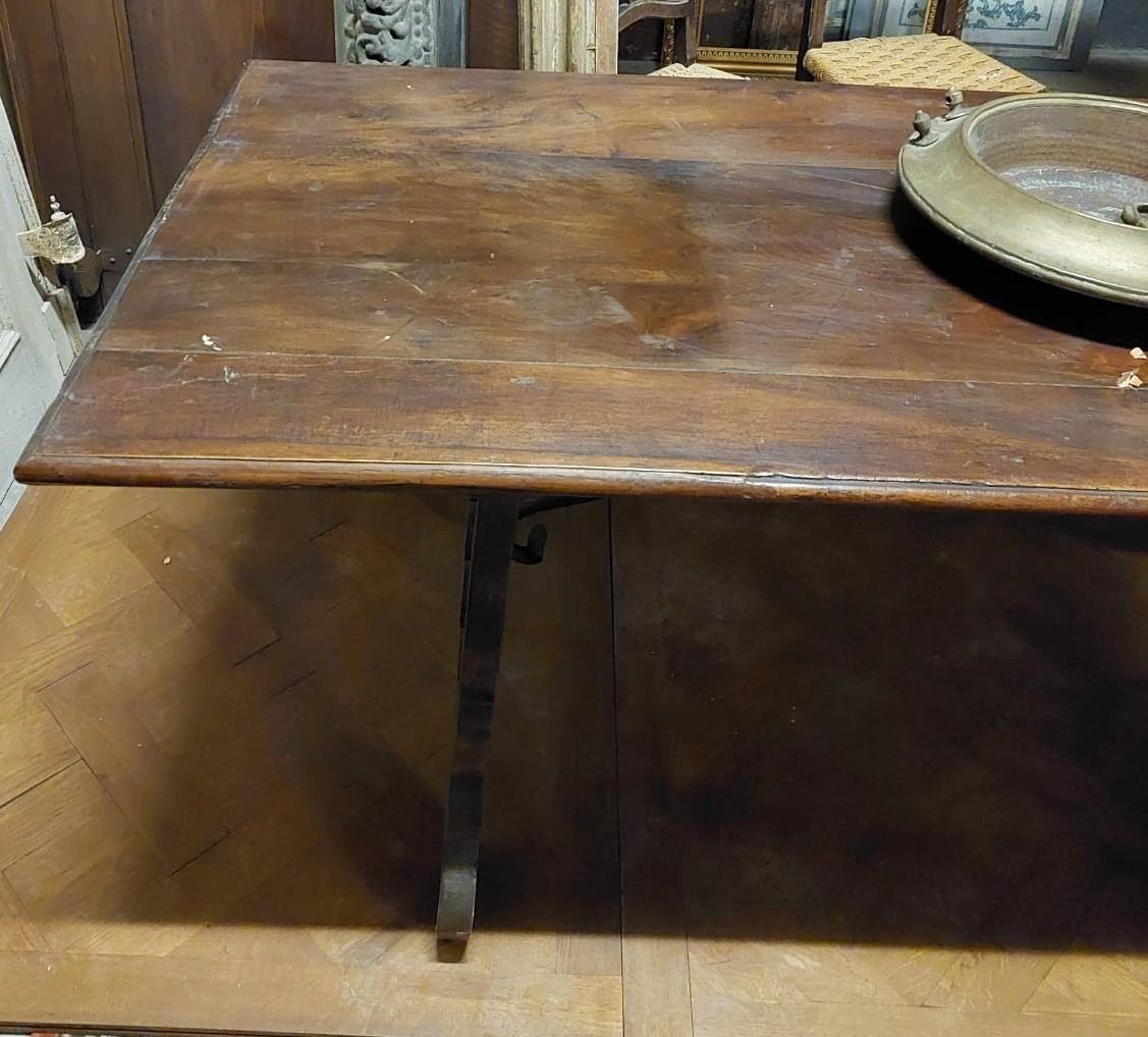 19th Century old Fratino table in walnut, wavy legs, Italy For Sale