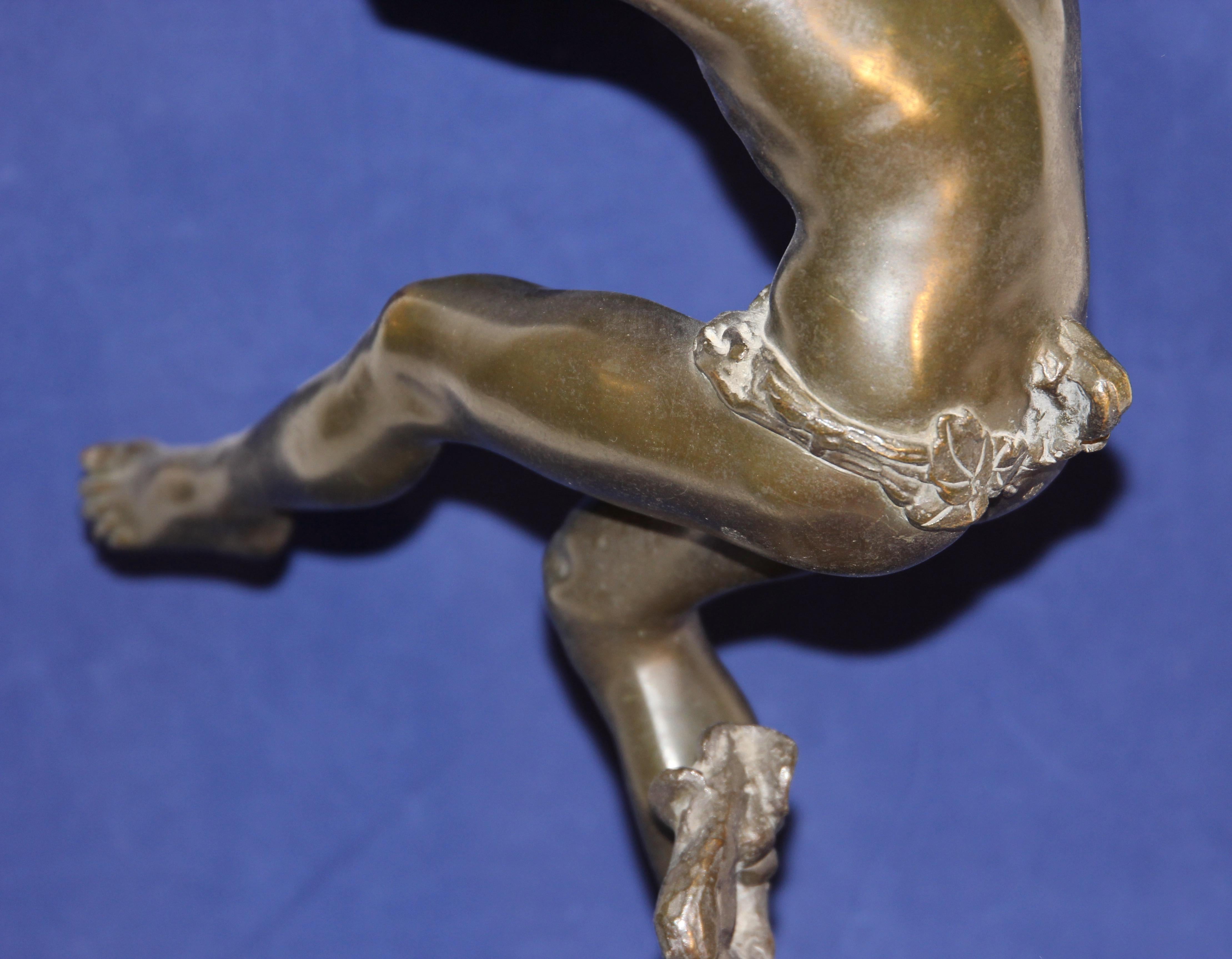 Ancienne sculpture française en bronze d'après Clodion, Jeu de faune mythique en vente 3