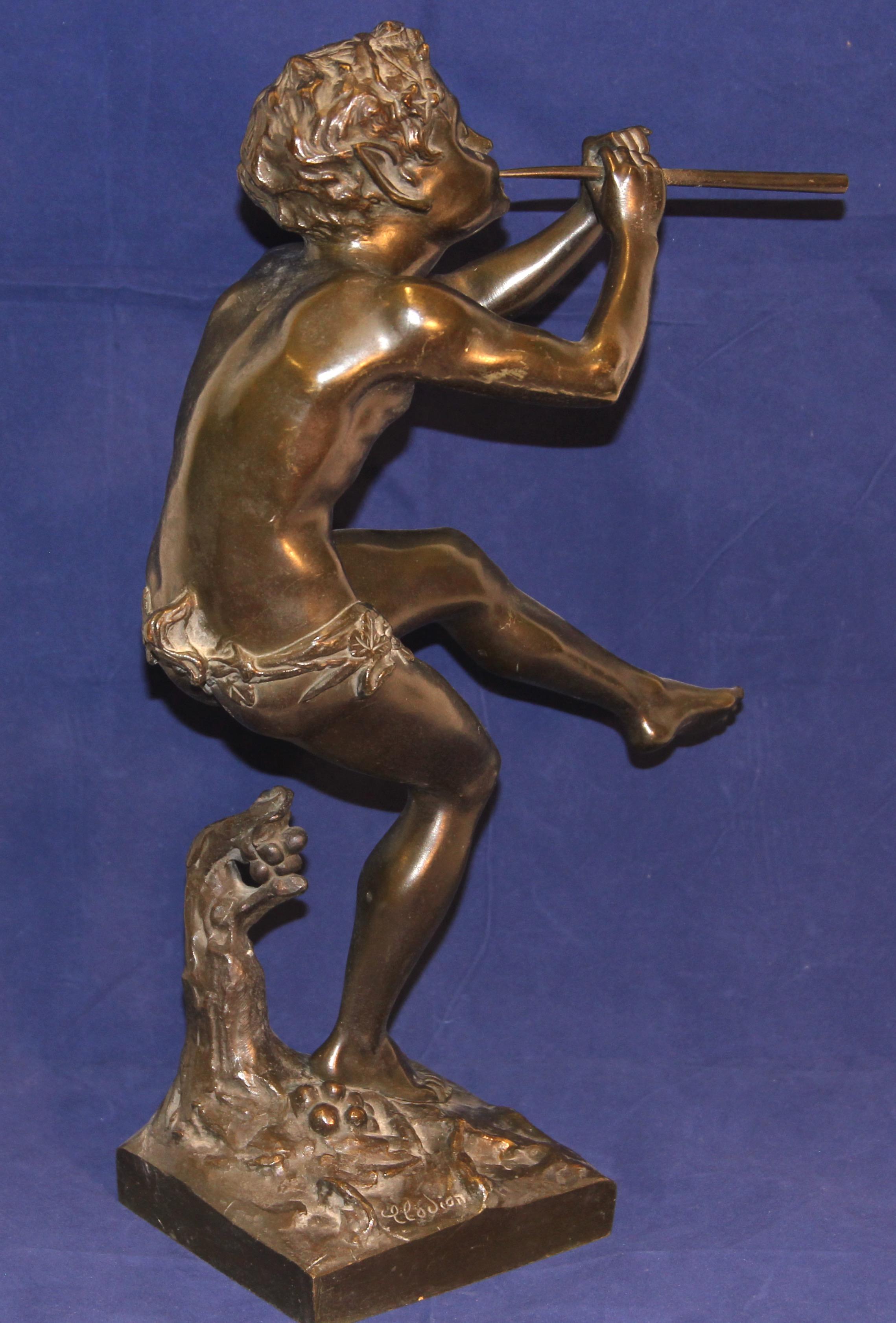 Ancienne sculpture française en bronze d'après Clodion, Jeu de faune mythique en vente 4