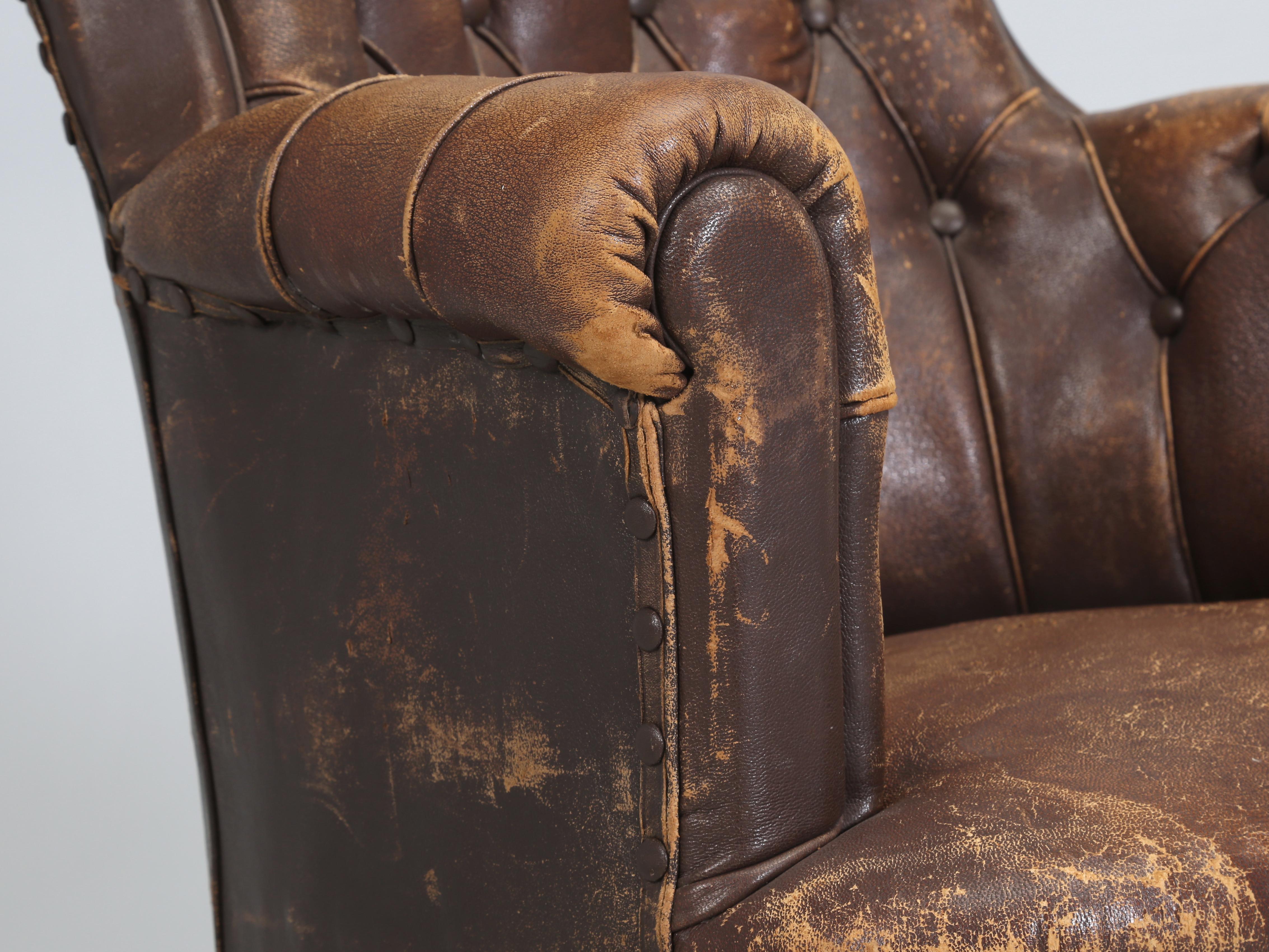 Cuir Vieille chaise de bureau française en cuir d'origine et très confortable, vers les années 1930  en vente