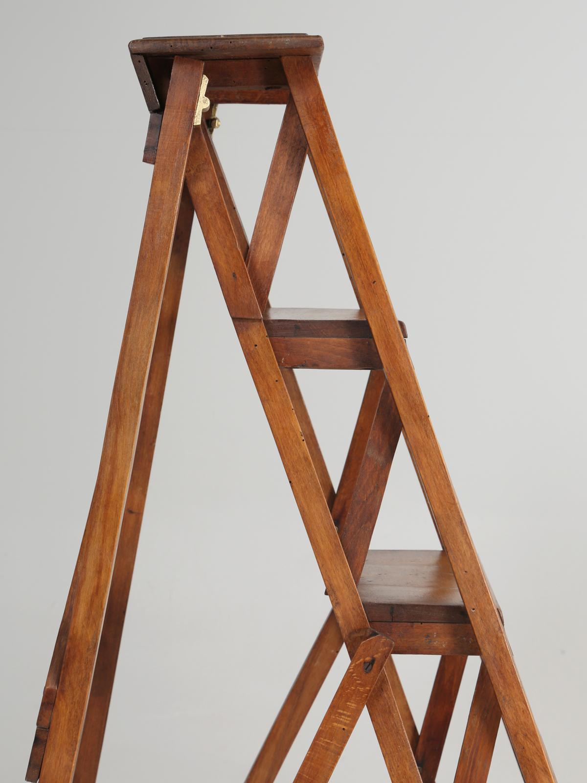 Old French Folding Wooden Ladder In Good Condition In Chicago, IL