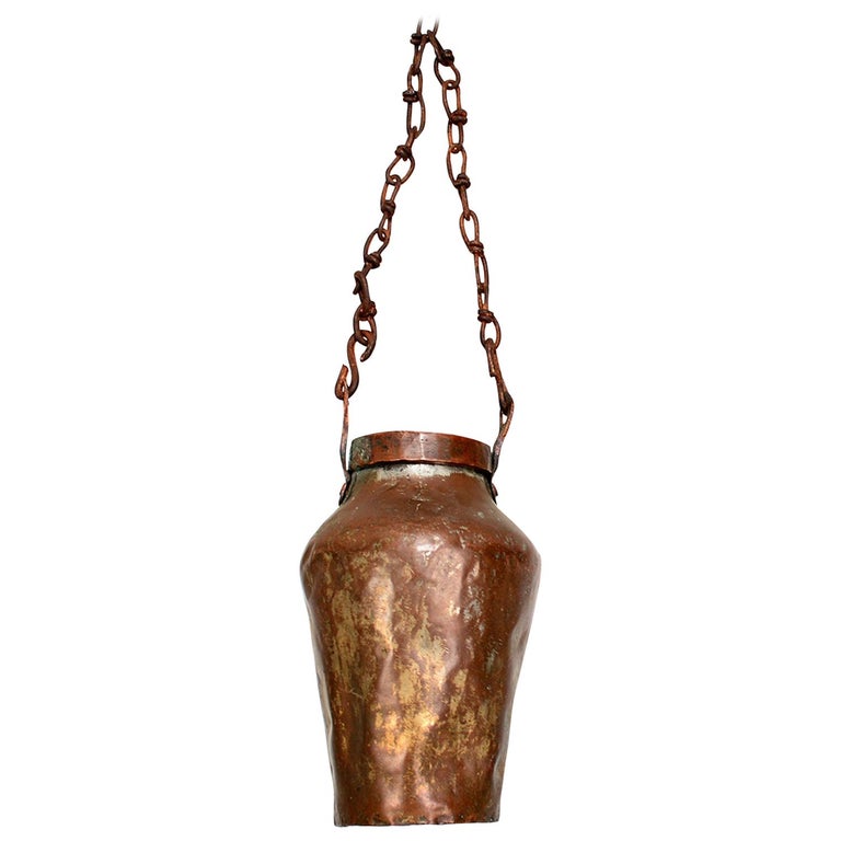 Vase français ancien cuivre et chaîne d'origine en laiton En vente sur  1stDibs