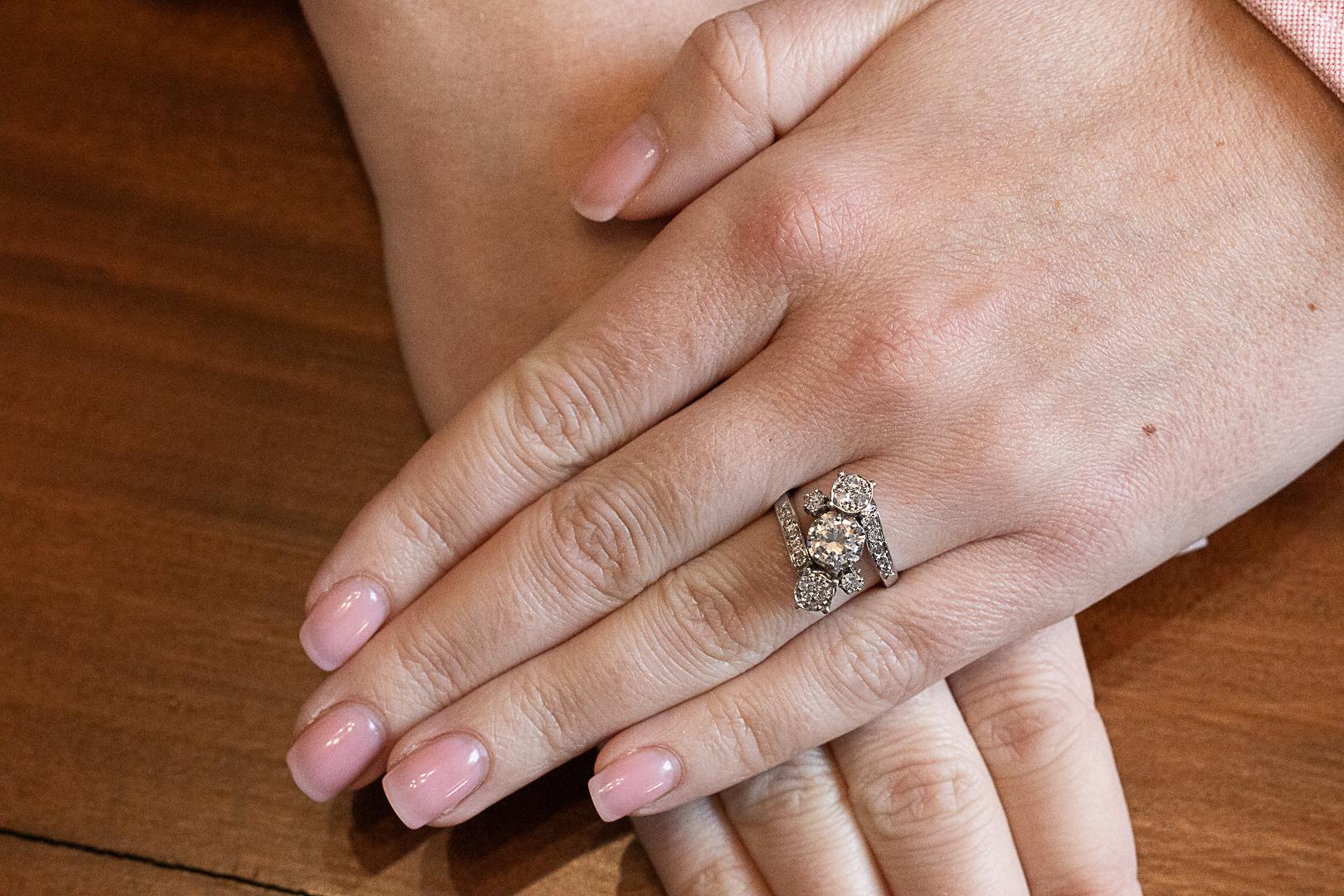 Taille française Bague ancienne française en or blanc avec 1,25 ct de diamants. en vente