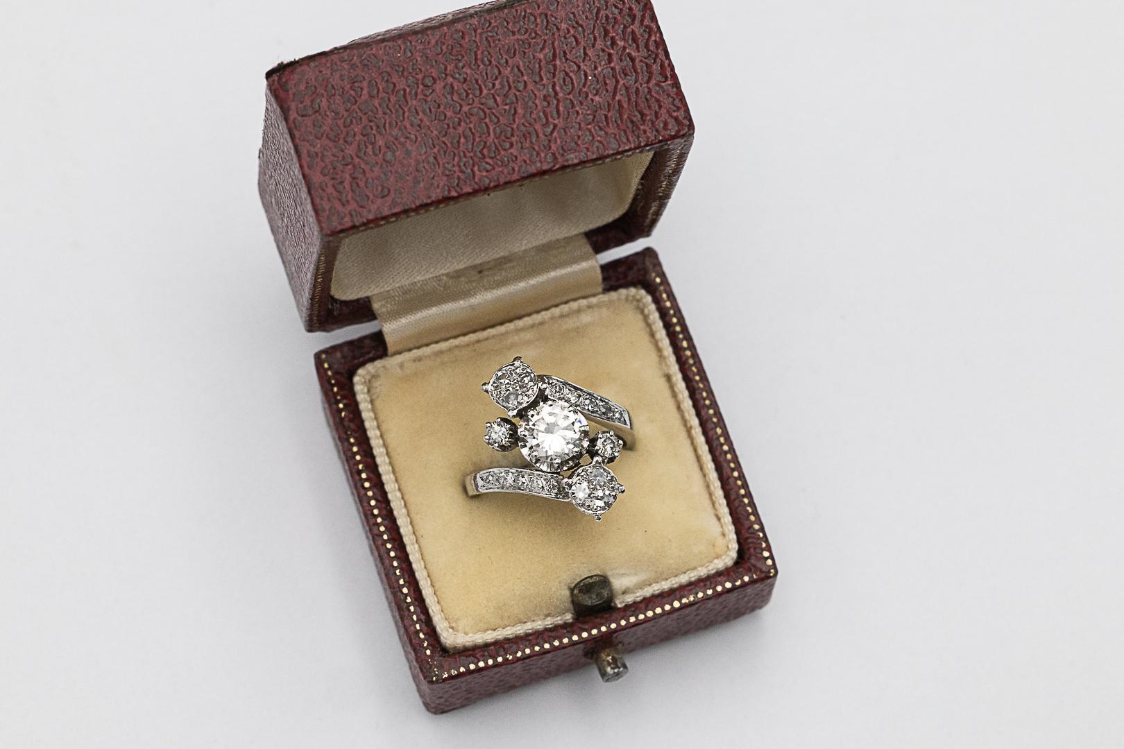 Bague ancienne française en or blanc avec 1,25 ct de diamants. Bon état - En vente à Chorzów, PL