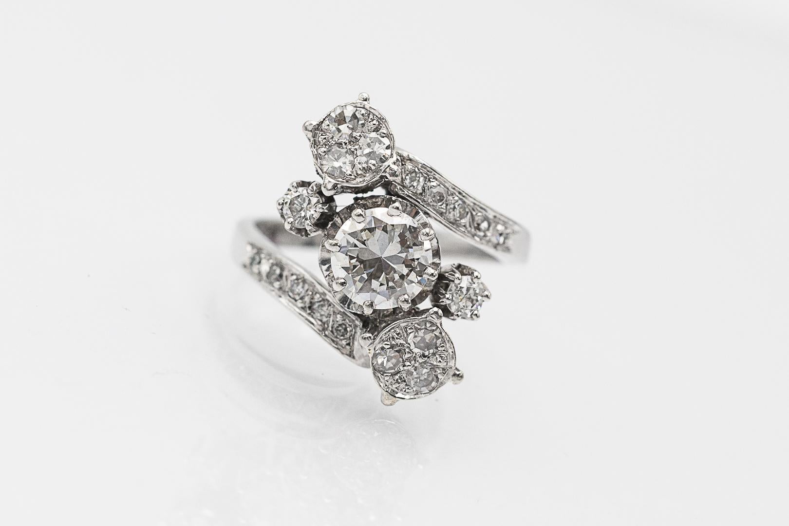 Bague ancienne française en or blanc avec 1,25 ct de diamants. Pour femmes en vente