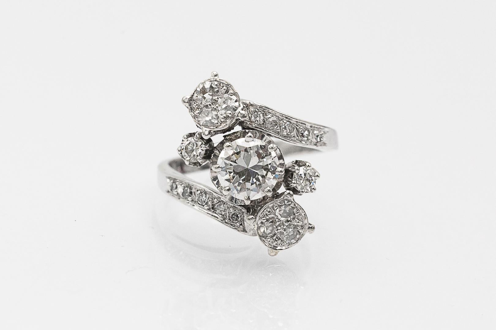 Bague ancienne française en or blanc avec 1,25 ct de diamants. en vente 1