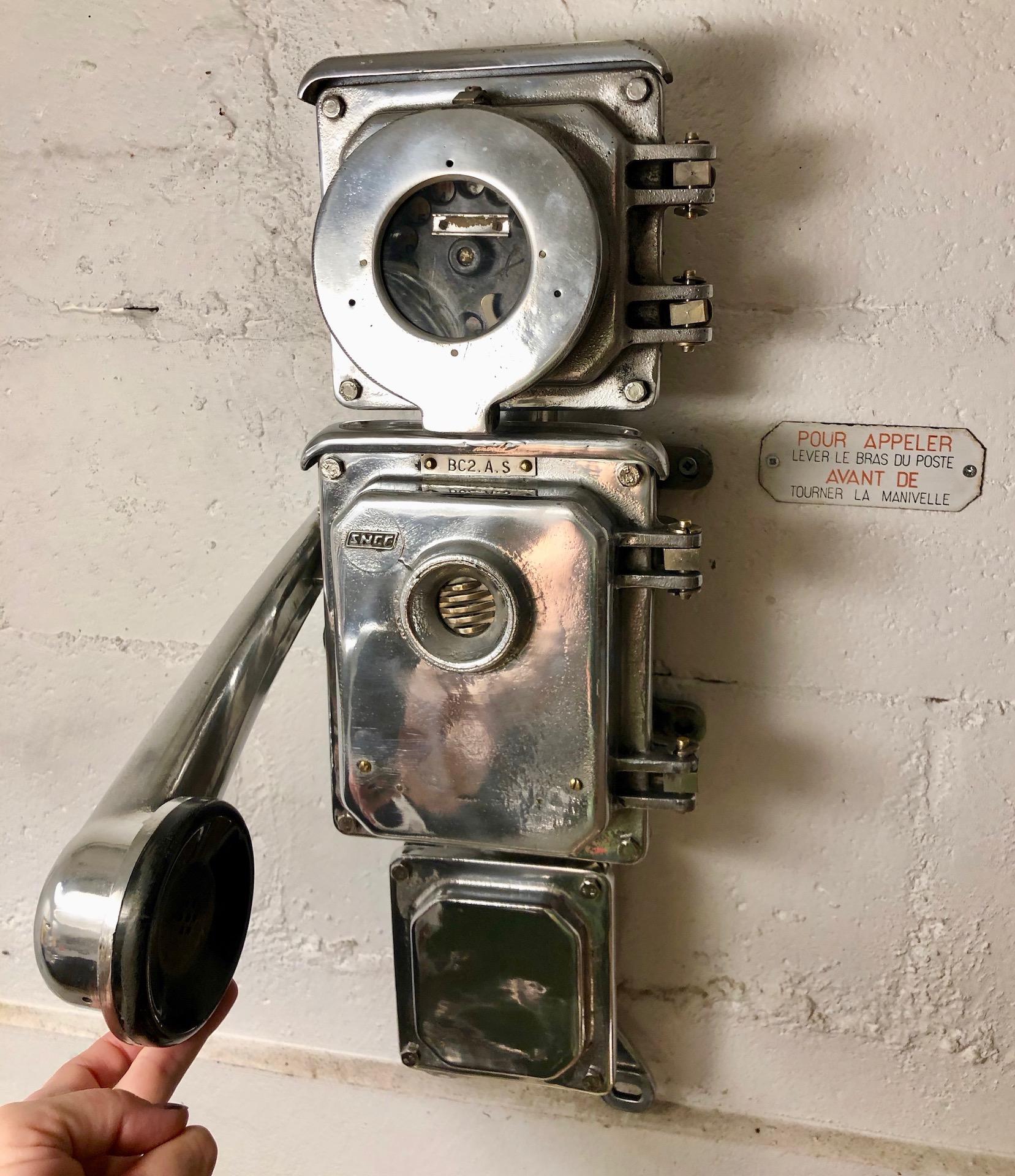 Aluminium Vieux téléphone français d'une gare en aluminium moulé, laiton et bakélite en vente