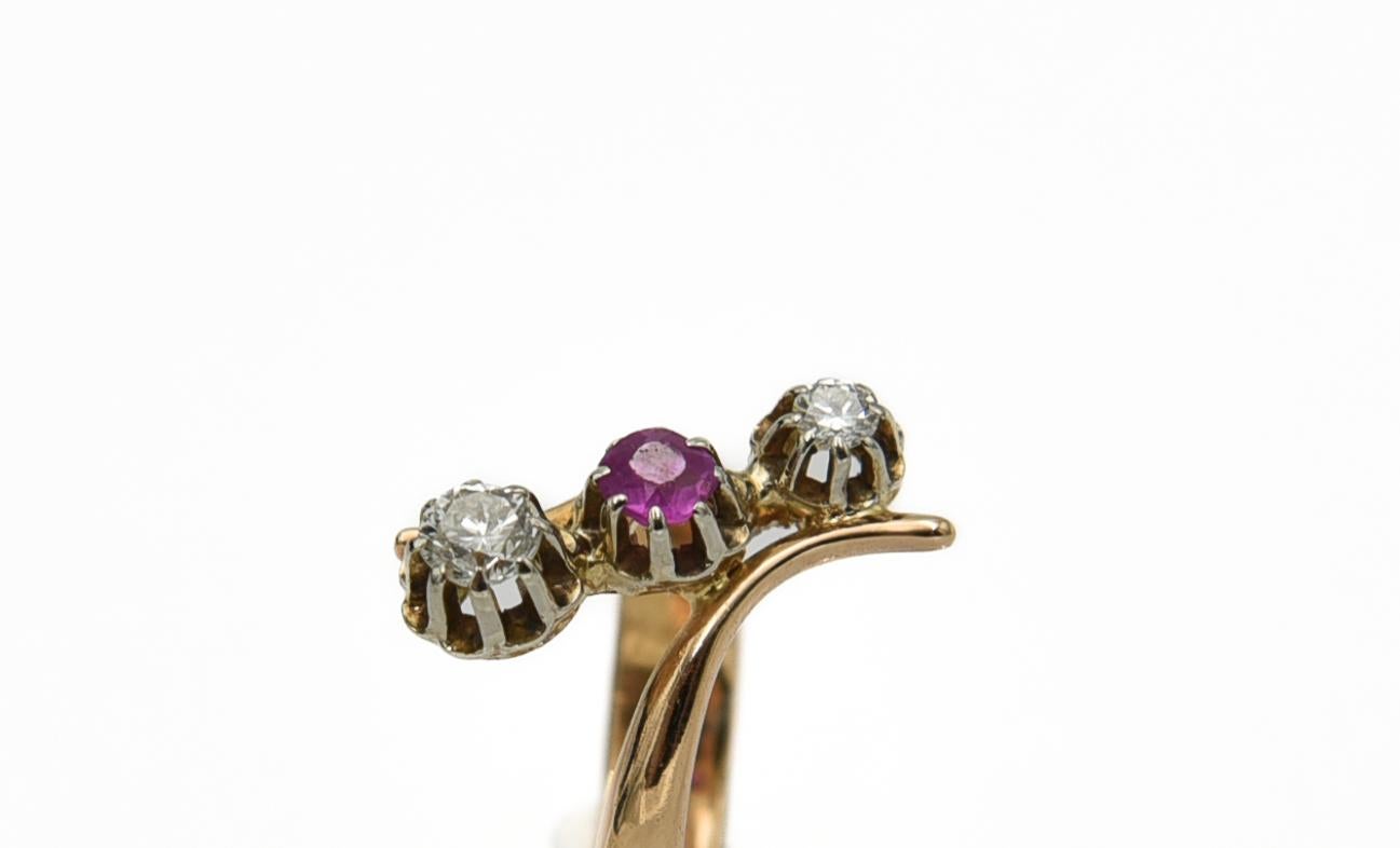 Belle Époque Old French Trilogy ring with ruby and diamonds 0.34ct For Sale