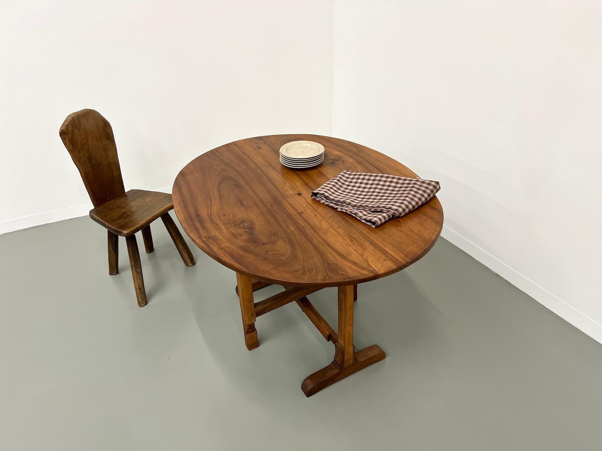 Old french winegrower's table in solid walnut, from Burgundy 5