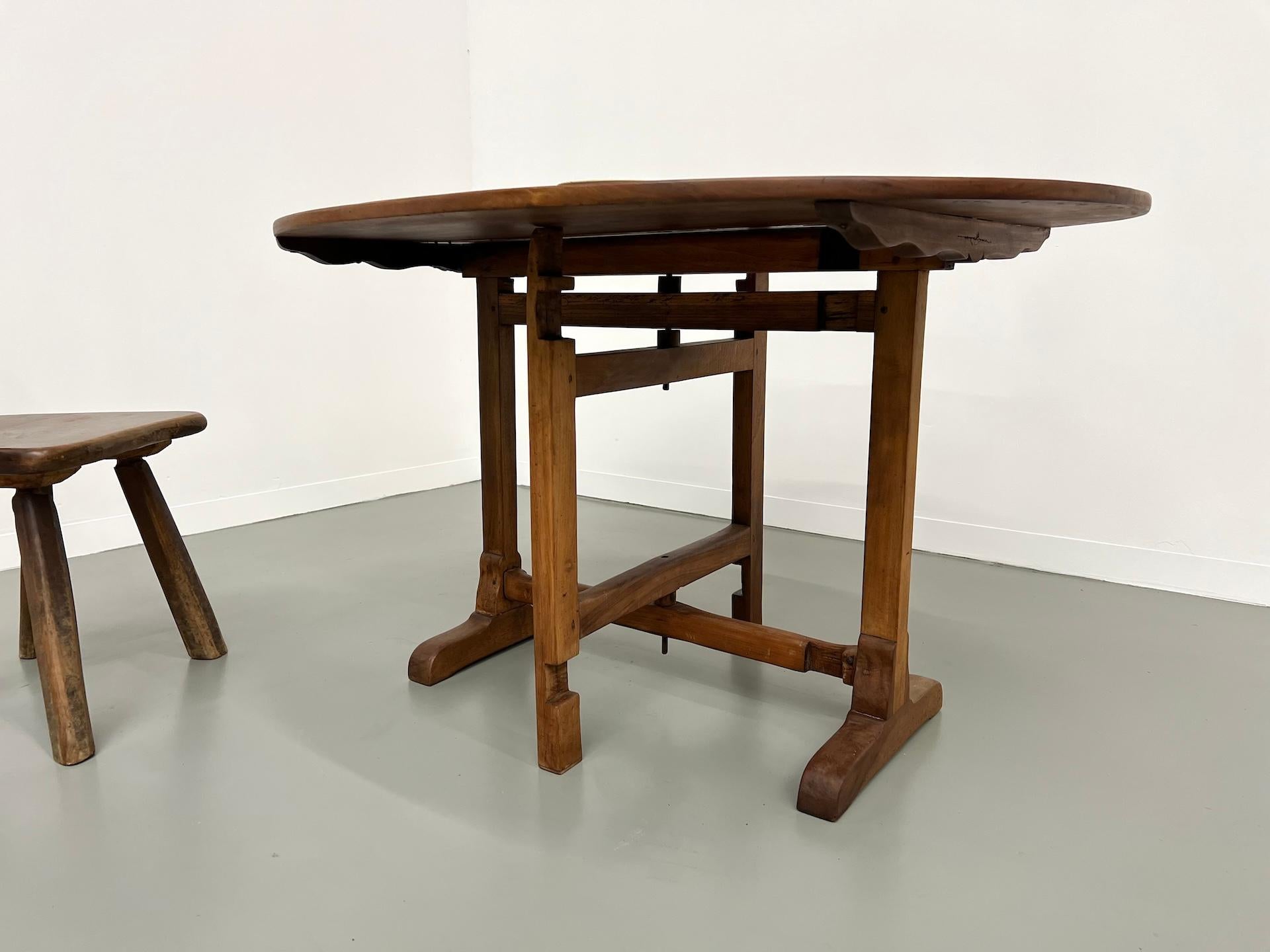Late 19th Century Old french winegrower's table in solid walnut, from Burgundy