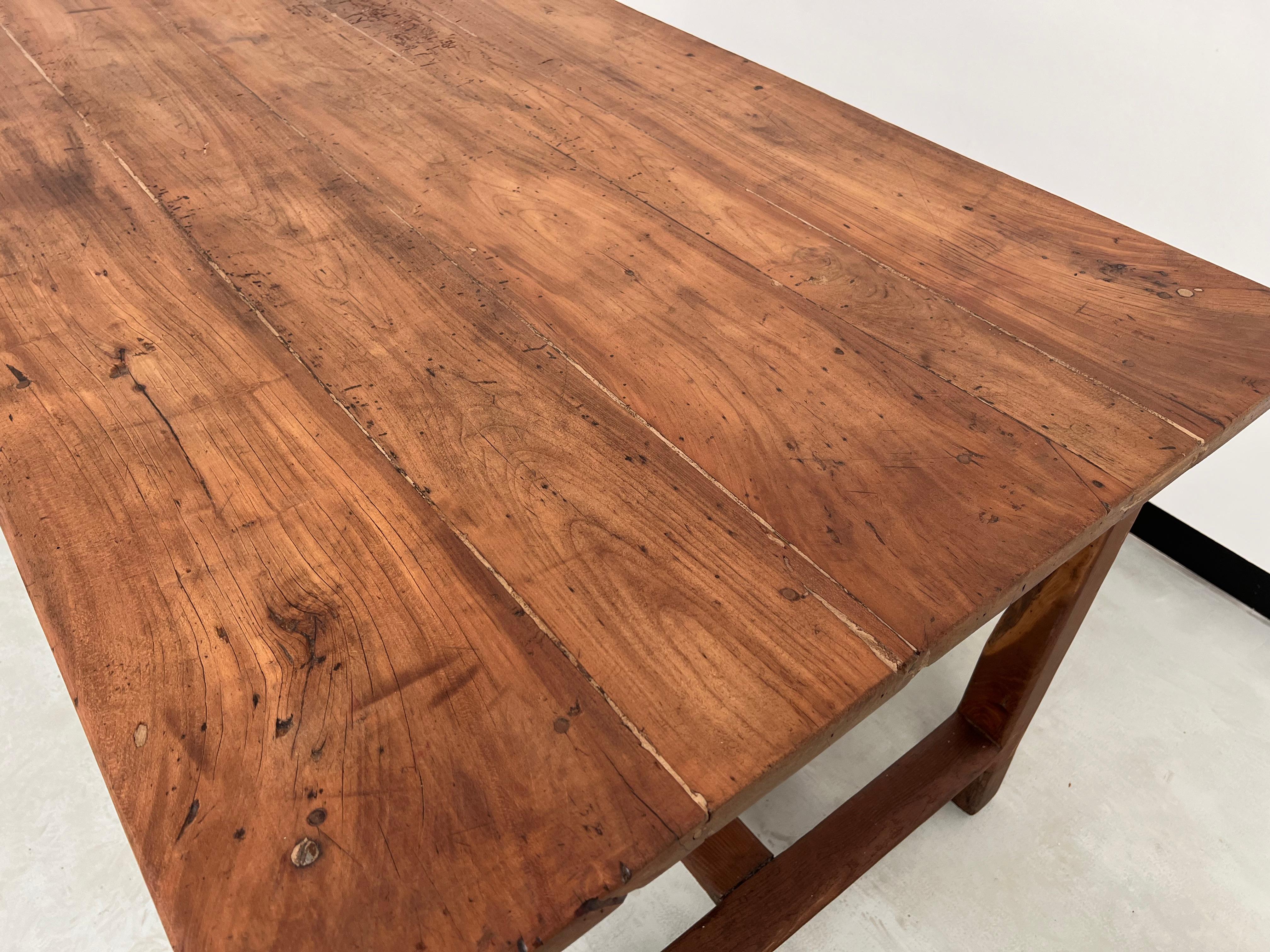 Vieille table de travail française en cerisier massif et acacia en vente 13