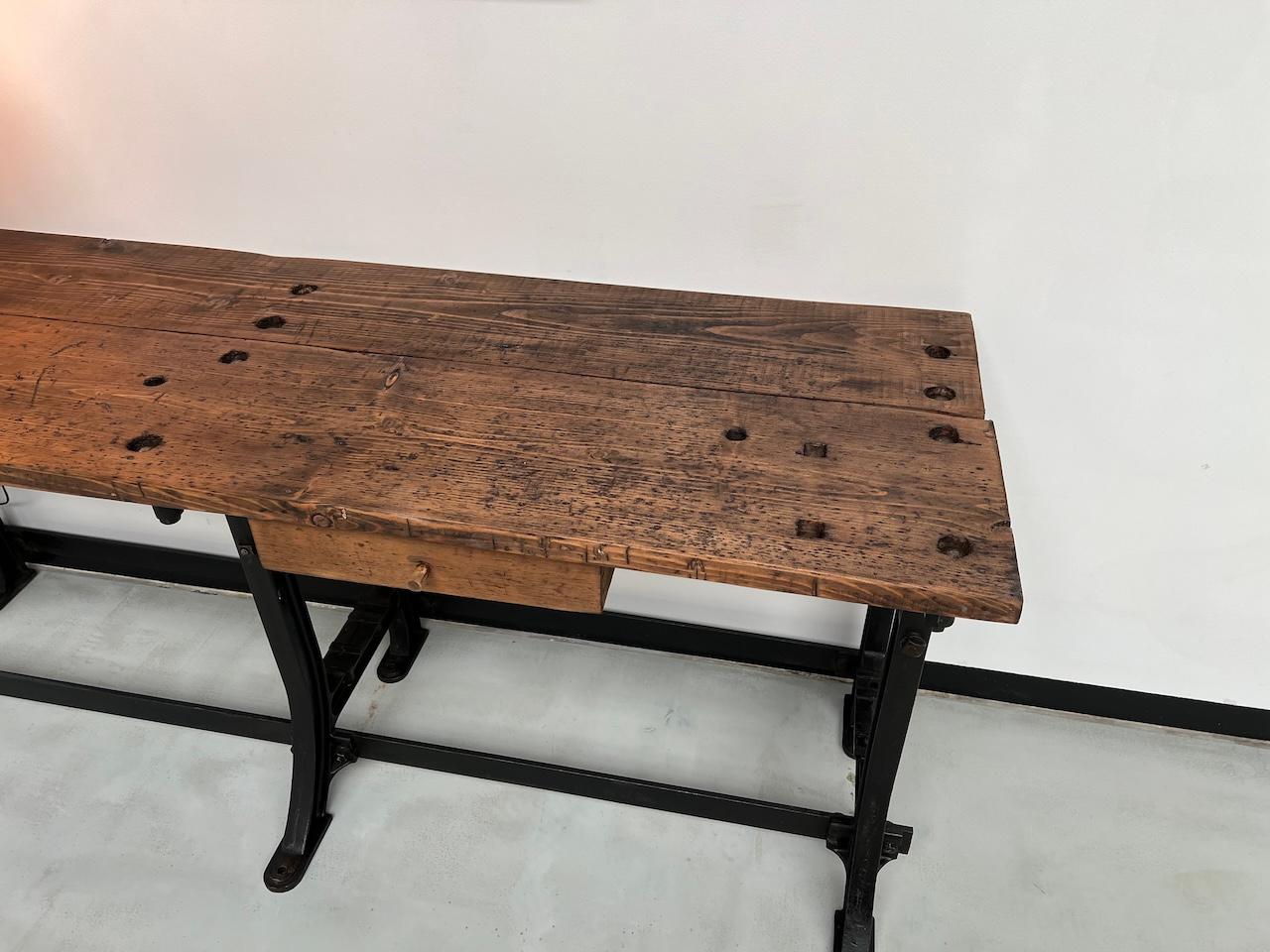 Old french workbench with cast iron base, 1950s In Good Condition For Sale In LYON, FR
