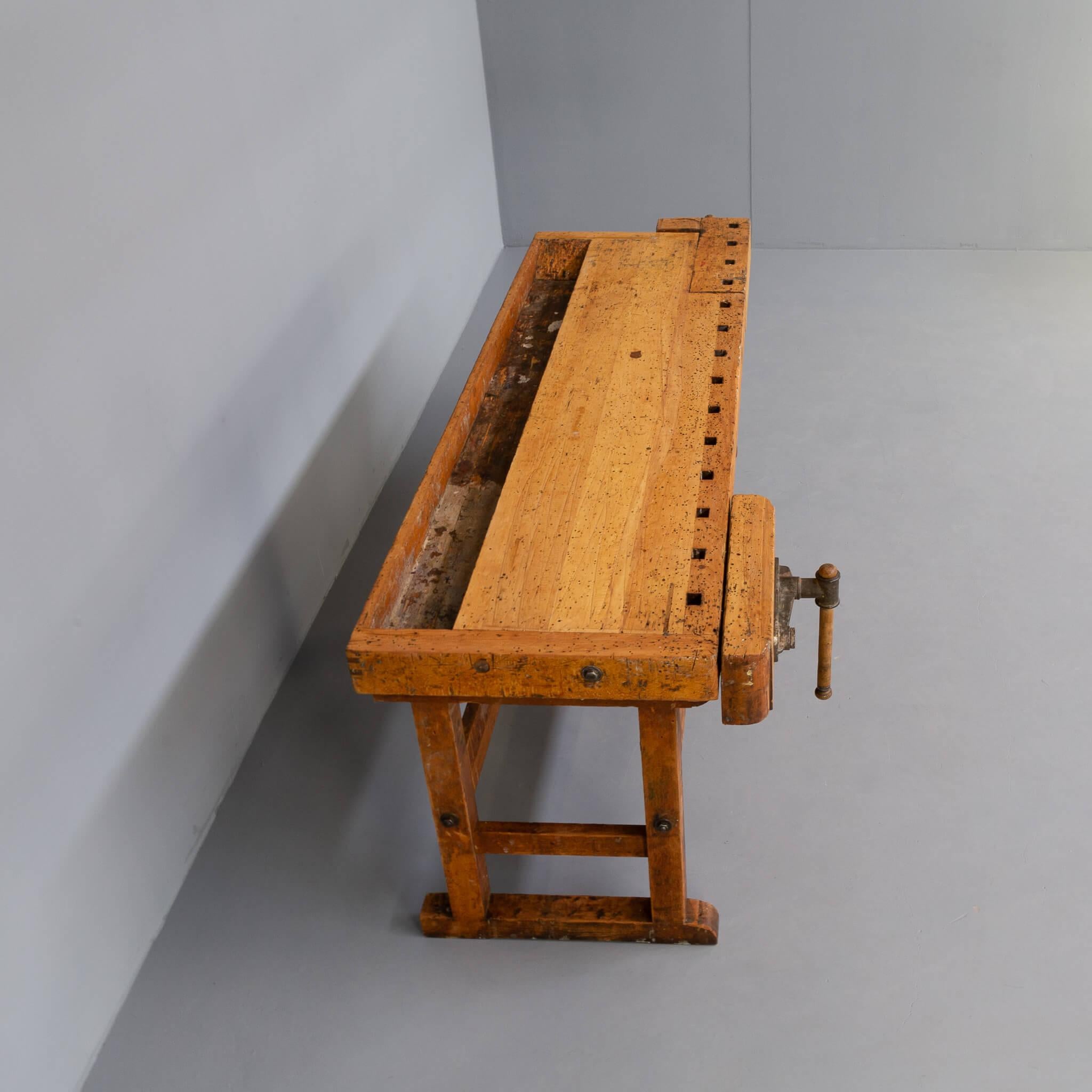 Old German Made Ulmia Large Wooden Workbench In Good Condition For Sale In Amstelveen, Noord