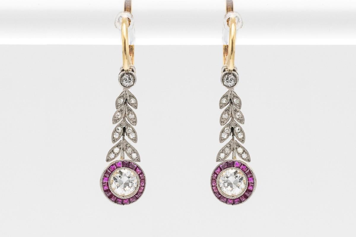 Art Nouveau Orecchini in oro vecchio e platino con diamanti e rubini sintetici, Paesi Bassi in vendita