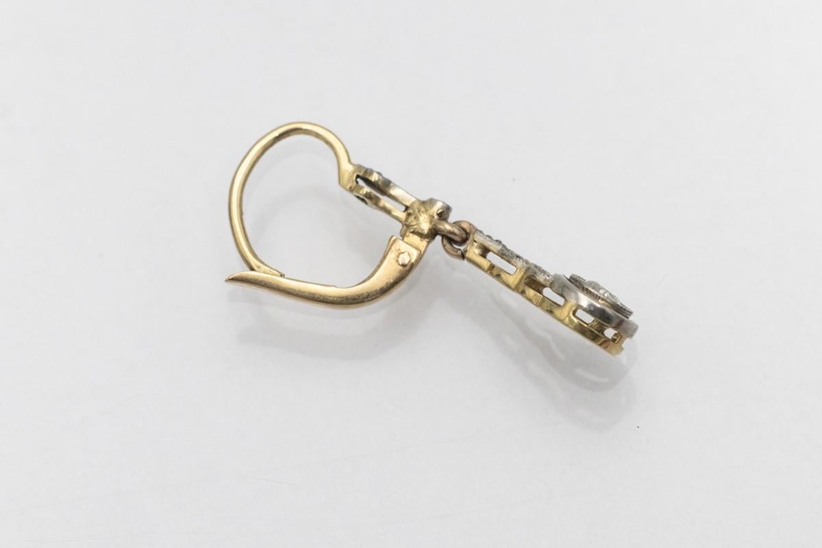 Taglio antico europeo Orecchini antichi in oro e platino con diamanti, prima metà del XX secolo. in vendita