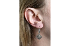 Orecchini in oro vecchio tempestati di diamanti taglio vecchio, Scandinavia, circa 1900.