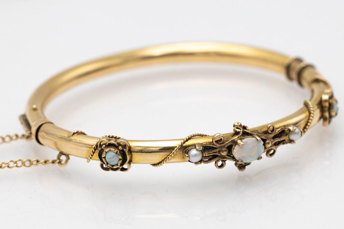Art Nouveau Antico bracciale in oro con opali e perle, circa 1900. in vendita